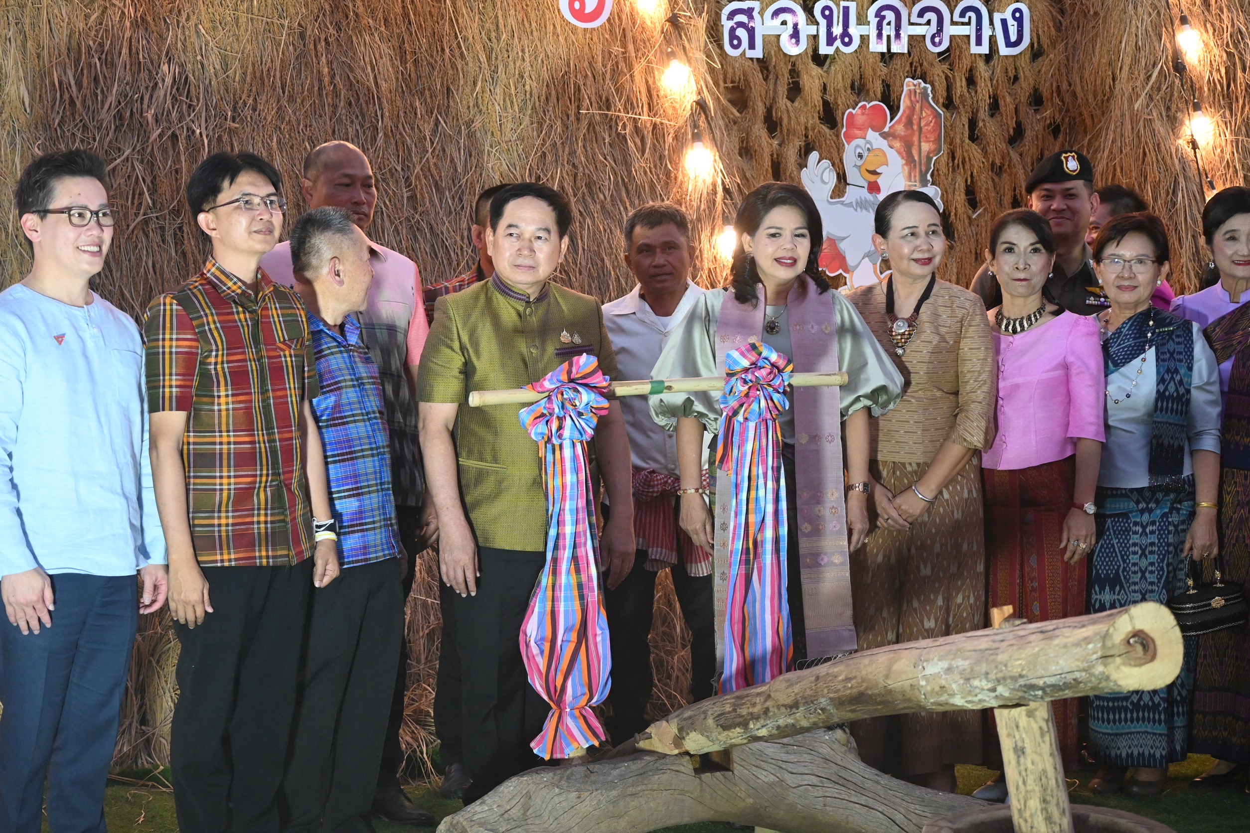 พช.ขอนแก่น : ร่วมพิธีเปิดงานเทศกาลไก่ย่างเขาสวนกวาง และประเพณีบุญกุ้มข้าวใหญ่ ประจำปี 2568