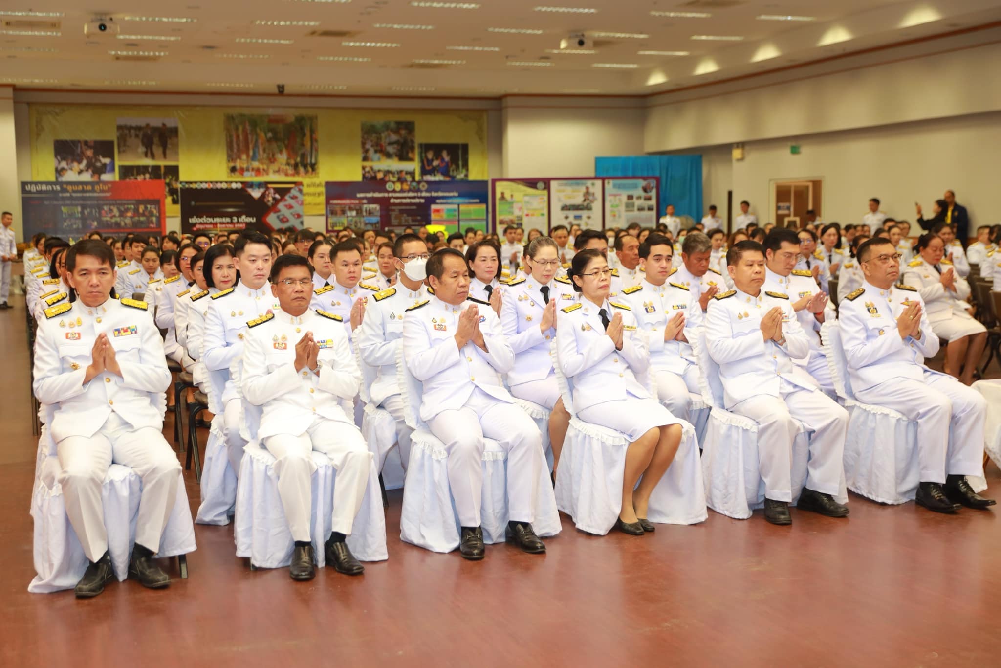 จังหวัดขอนแก่น : ประกอบพิธีเจริญพระพุทธมนต์และพิธีทางศาสนามหามงคลถวายพระราชกุศล พระบาทสมเด็จพระเจ้าอยู่หัว เนื่องในโอกาสพระราชพิธีสมมงคล พระชนมายุเท่าพระบาทสมเด็จพระพุทธยอดฟ้าจุฬาโลกมหาราช