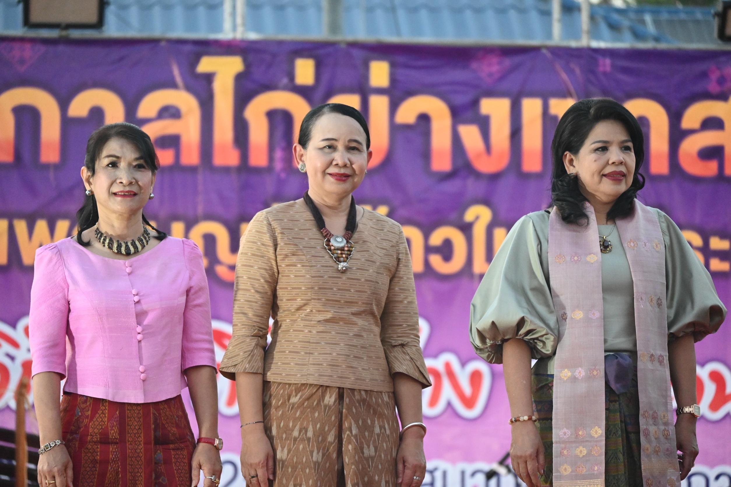 พช.ขอนแก่น : ร่วมพิธีเปิดงานเทศกาลไก่ย่างเขาสวนกวาง และประเพณีบุญกุ้มข้าวใหญ่ ประจำปี 2568