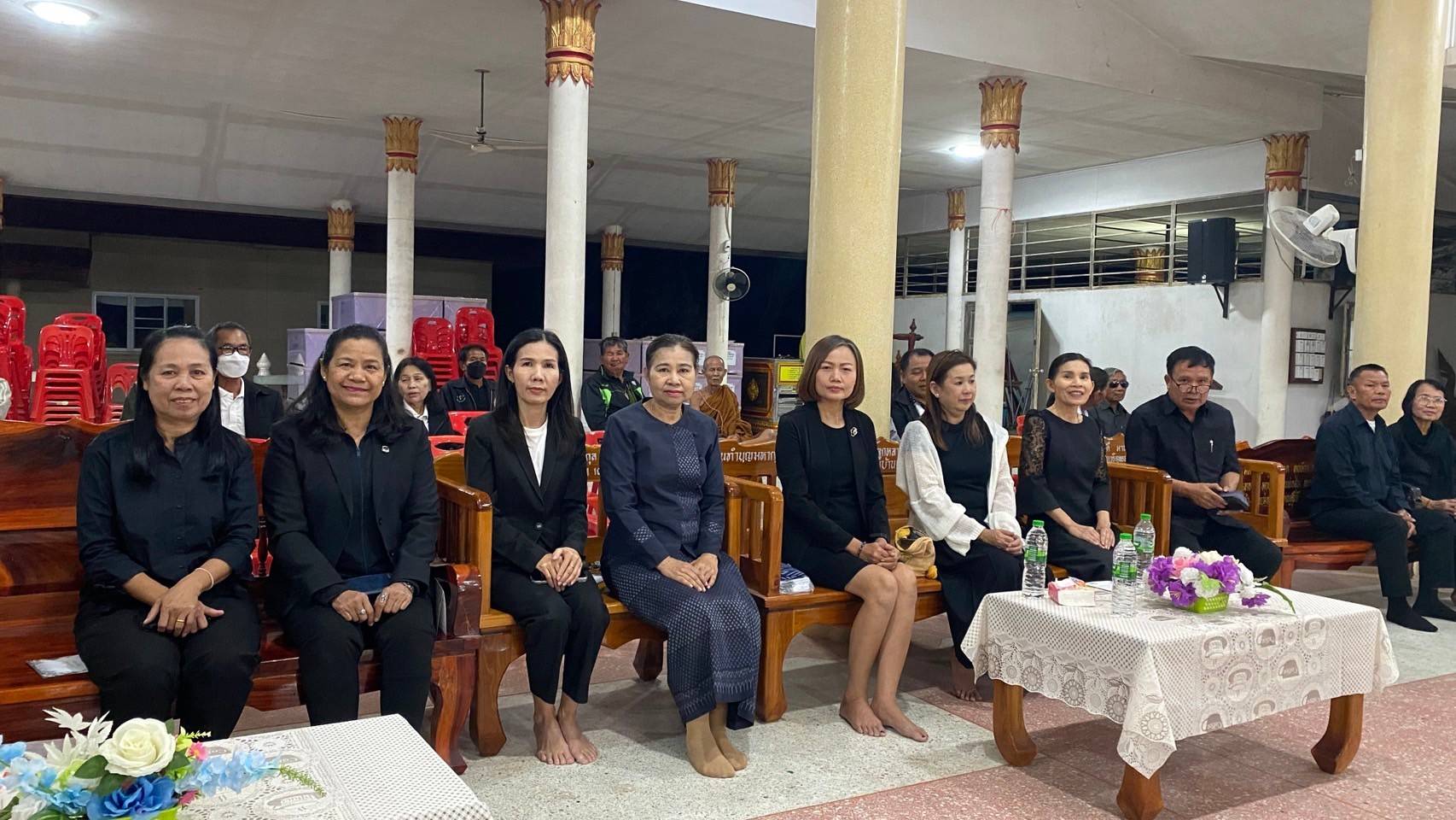 พช.ขอนแก่น : ร่วมเป็นเจ้าภาพฟังสวดพระอภิธรรม คุณแม่ทองพันธ์ อุทธา มารดาของ นางจิตราภรณ์ ศรีอ่อน พัฒนาการอำเภอมัญจาคีรี สำนักงานพัฒนาชุมชนอำเภอมัญจาคีรี