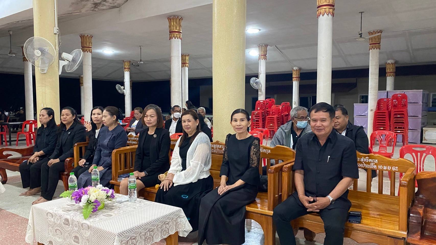 พช.ขอนแก่น : ร่วมเป็นเจ้าภาพฟังสวดพระอภิธรรม คุณแม่ทองพันธ์ อุทธา มารดาของ นางจิตราภรณ์ ศรีอ่อน พัฒนาการอำเภอมัญจาคีรี สำนักงานพัฒนาชุมชนอำเภอมัญจาคีรี