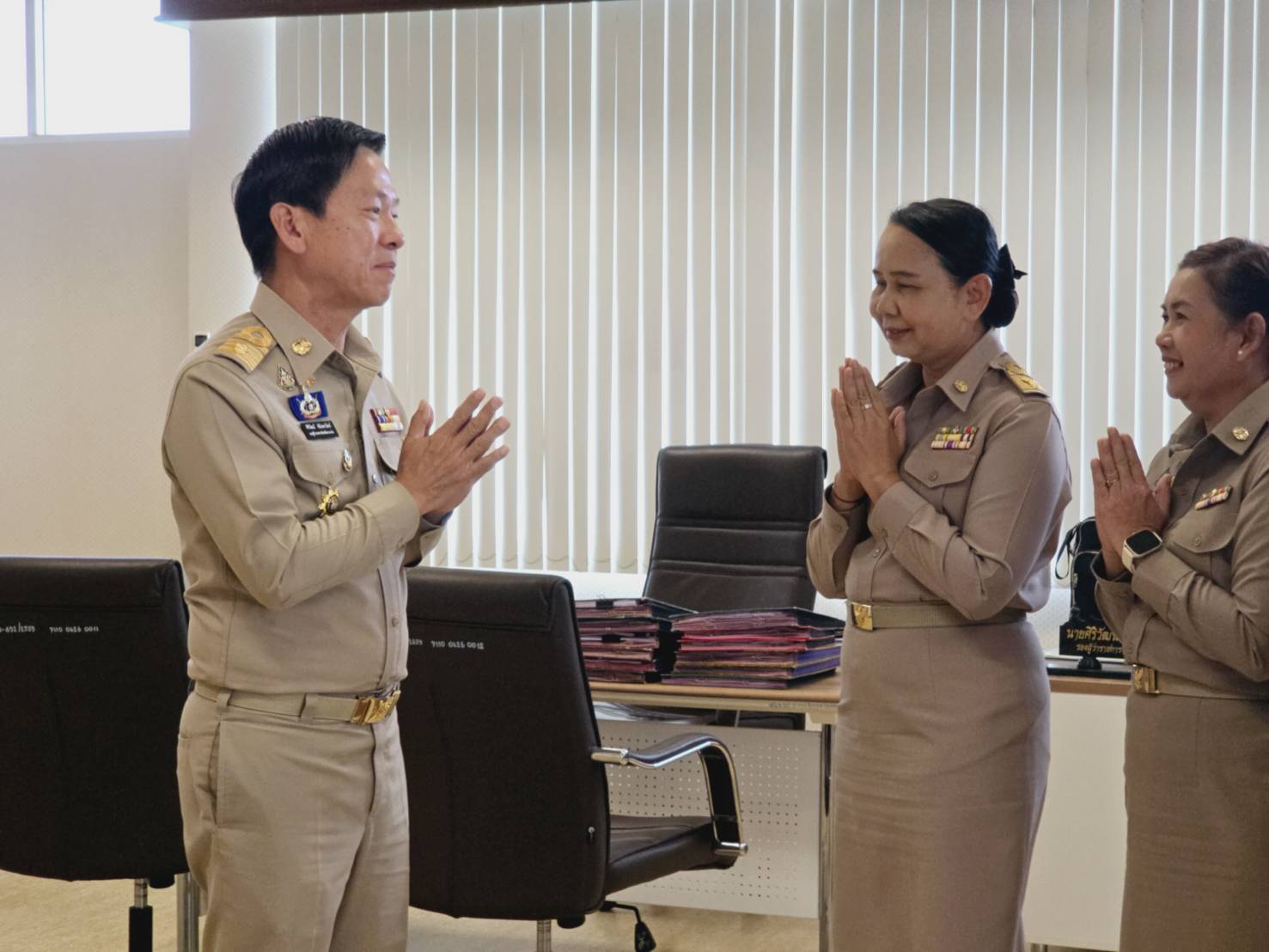 พช.ขอนแก่น : เข้าอวยพรและขอรับโอวาทจากรองผู้ว่าราชการจังหวัดขอนแก่น และพัฒนาการจังหวัดขอนแก่น เนื่องในโอกาสส่งท้ายปีเก่า ต้อนรับปีใหม่ พุทธศักราช 2568