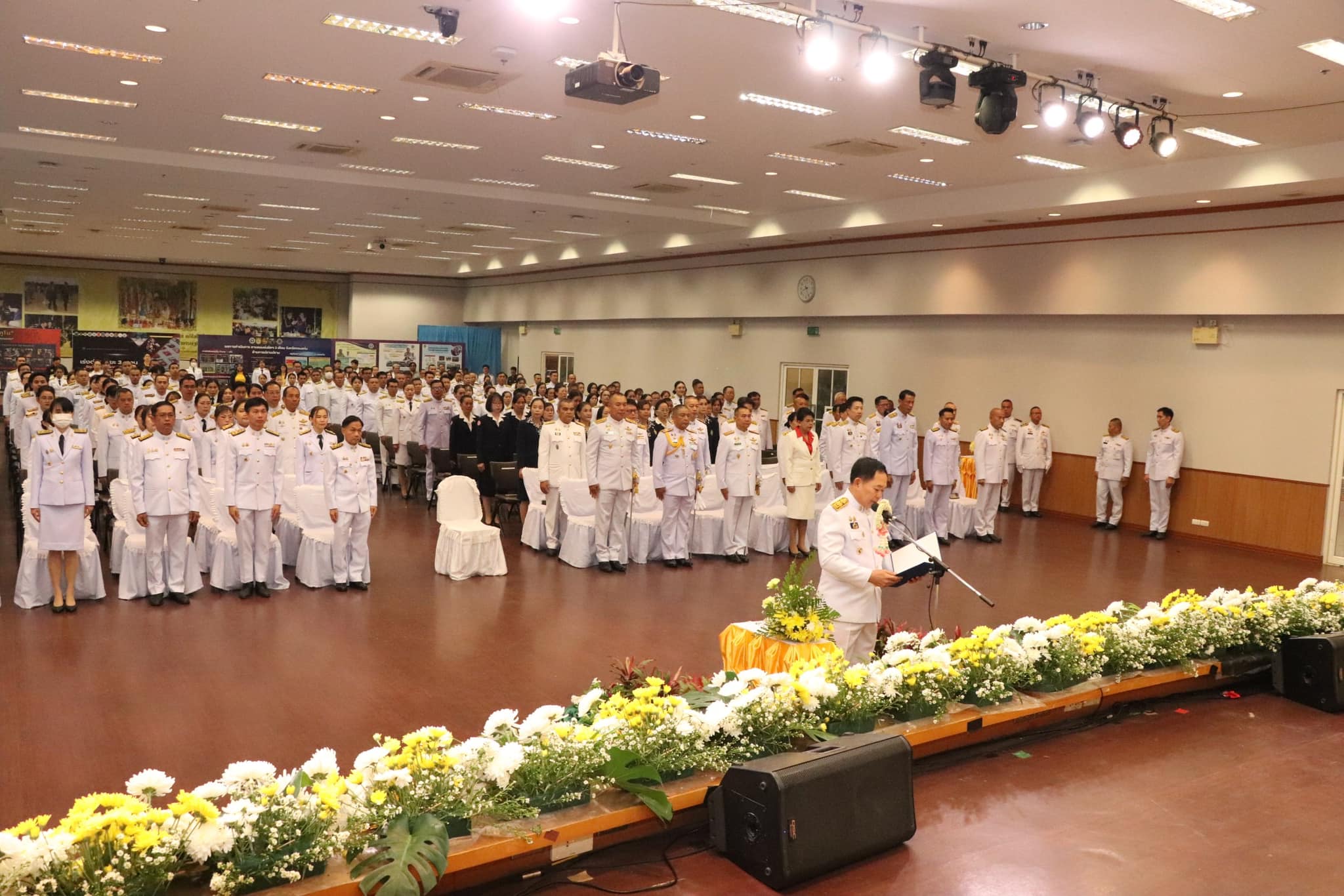 จังหวัดขอนแก่น : จัดพิธีวางพานพุ่มดอกไม้ ถวายราชสักการะ ถวายราชสดุดี สมเด็จพระนเรศวรมหาราชเนื่องในวันยุทธหัตถี