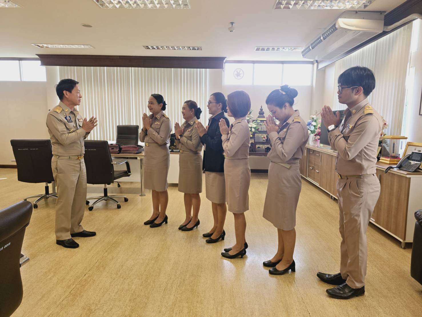 พช.ขอนแก่น : เข้าอวยพรและขอรับโอวาทจากรองผู้ว่าราชการจังหวัดขอนแก่น และพัฒนาการจังหวัดขอนแก่น เนื่องในโอกาสส่งท้ายปีเก่า ต้อนรับปีใหม่ พุทธศักราช 2568
