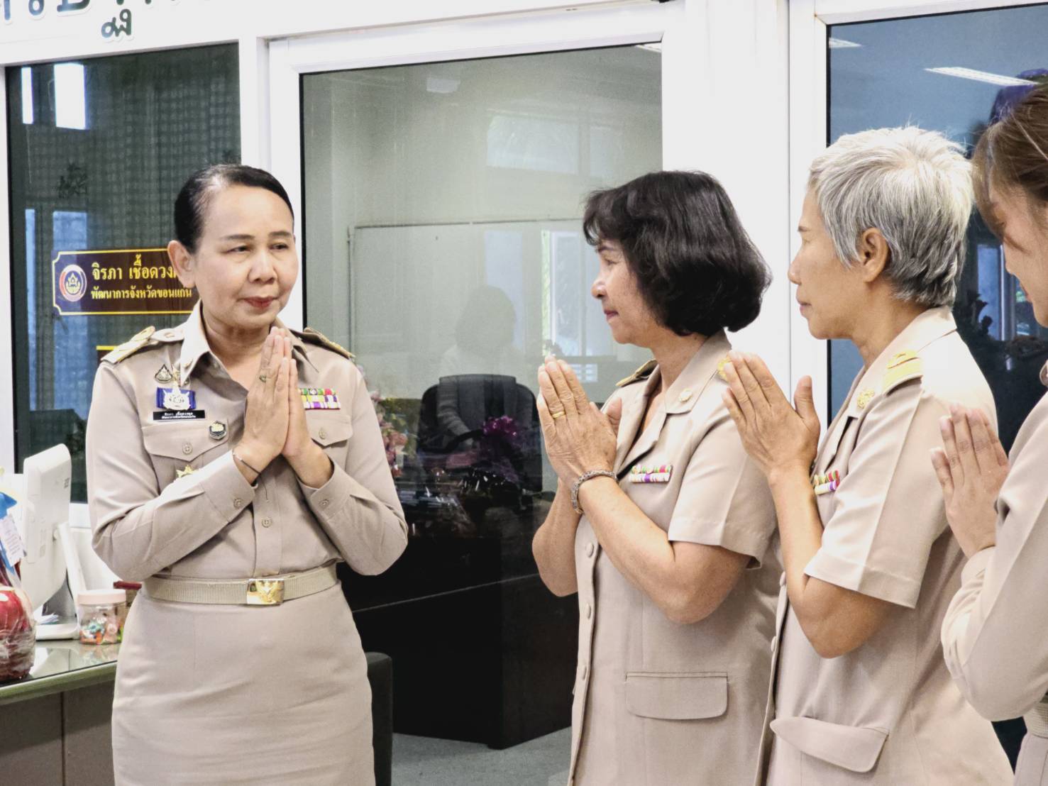 พช.ขอนแก่น : เข้าอวยพรและขอรับโอวาทจากรองผู้ว่าราชการจังหวัดขอนแก่น และพัฒนาการจังหวัดขอนแก่น เนื่องในโอกาสส่งท้ายปีเก่า ต้อนรับปีใหม่ พุทธศักราช 2568