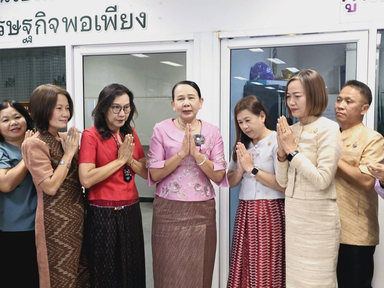 พช.ขอนแก่น : เข้าอวยพรและขอรับโอวาทจากรองผู้ว่าราชการจังหวัดขอนแก่น และพัฒนาการจังหวัดขอนแก่น เนื่องในโอกาสส่งท้ายปีเก่า ต้อนรับปีใหม่ พุทธศักราช 2568