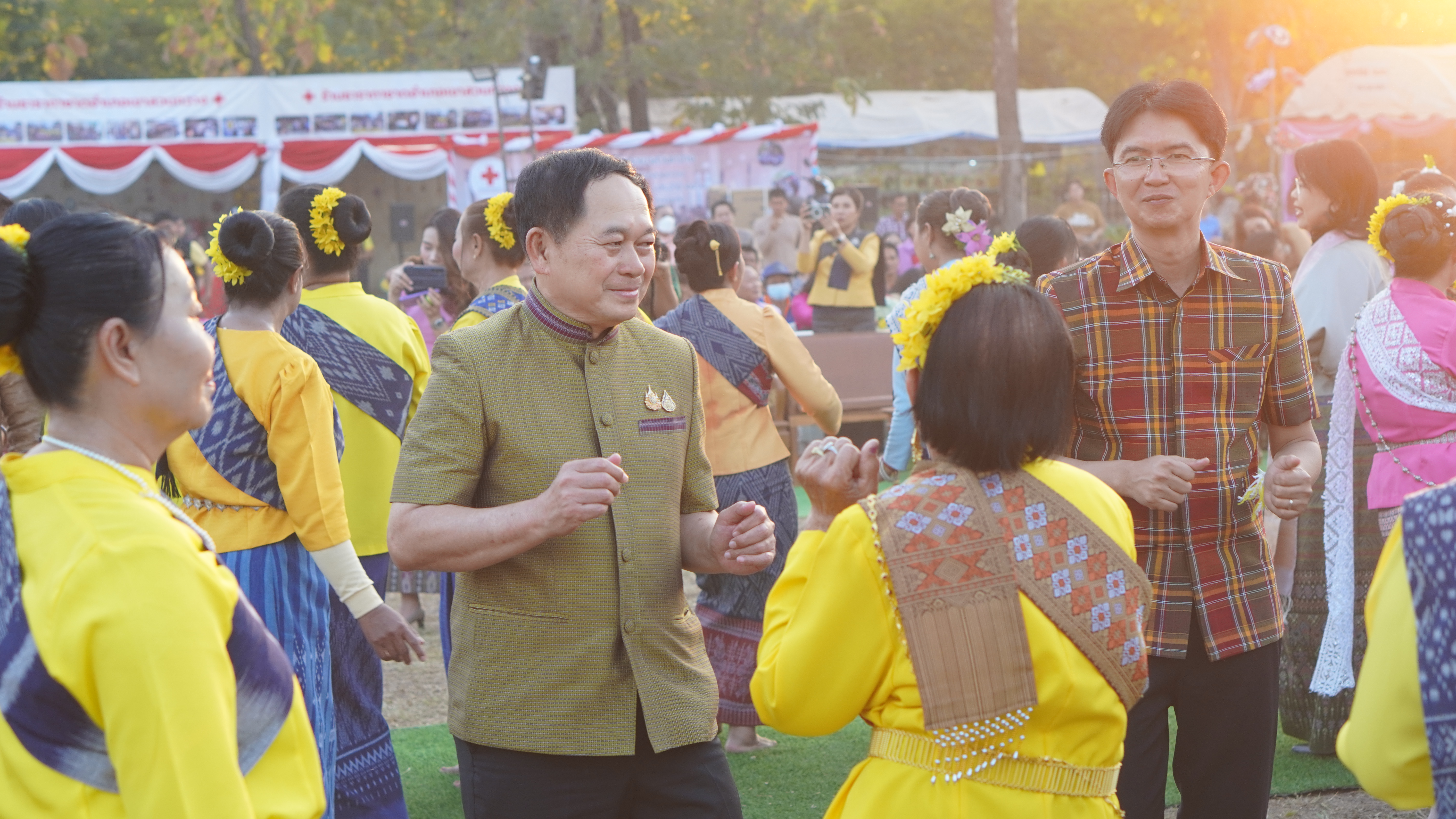 พช.ขอนแก่น : ร่วมพิธีเปิดงานเทศกาลไก่ย่างเขาสวนกวาง และประเพณีบุญกุ้มข้าวใหญ่ ประจำปี 2568