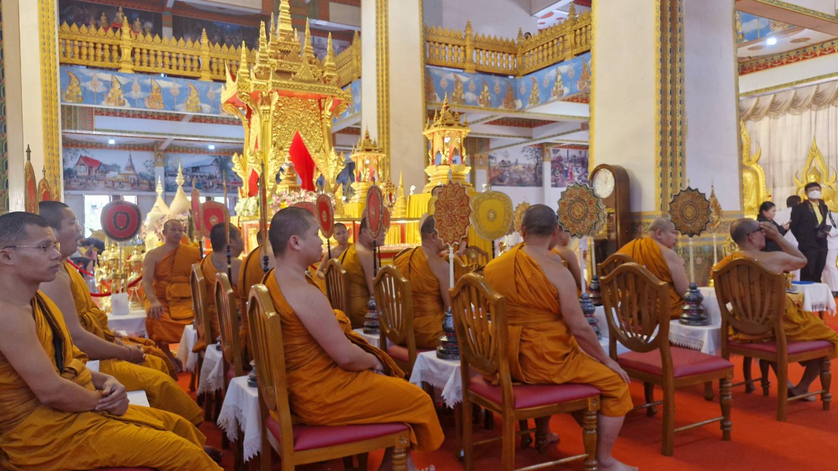 จังหวัดขอนแก่น : อัญเชิญผ้าไตร พร้อมเครื่องไทยธรรม และสิ่งของพระราชทาน ไปถวายแต่พระสงฆ์พิธีเจริญพระพุทธมนต์ เพื่อเฉลิมพระเกียรติพระบาทสมเด็จพระเจ้าอยู่หัว พระบรมวงศานุวงศ์ และเจ้าคุณพระสินีนาถ พิลาสกัลยาณี เนื่องในโอกาสวันคล้ายวันเกิด 26 มกราคม 2568