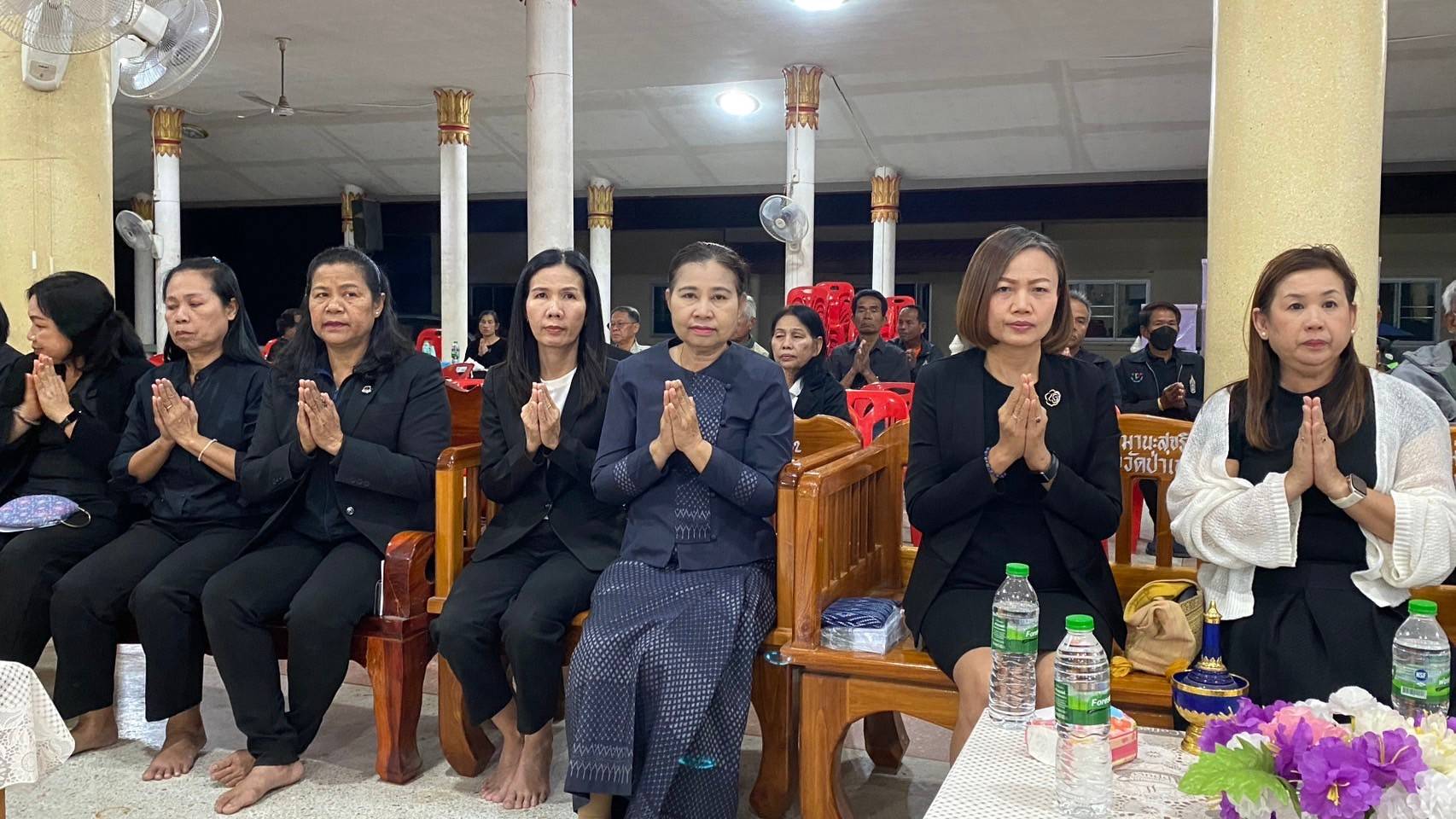 พช.ขอนแก่น : ร่วมเป็นเจ้าภาพฟังสวดพระอภิธรรม คุณแม่ทองพันธ์ อุทธา มารดาของ นางจิตราภรณ์ ศรีอ่อน พัฒนาการอำเภอมัญจาคีรี สำนักงานพัฒนาชุมชนอำเภอมัญจาคีรี