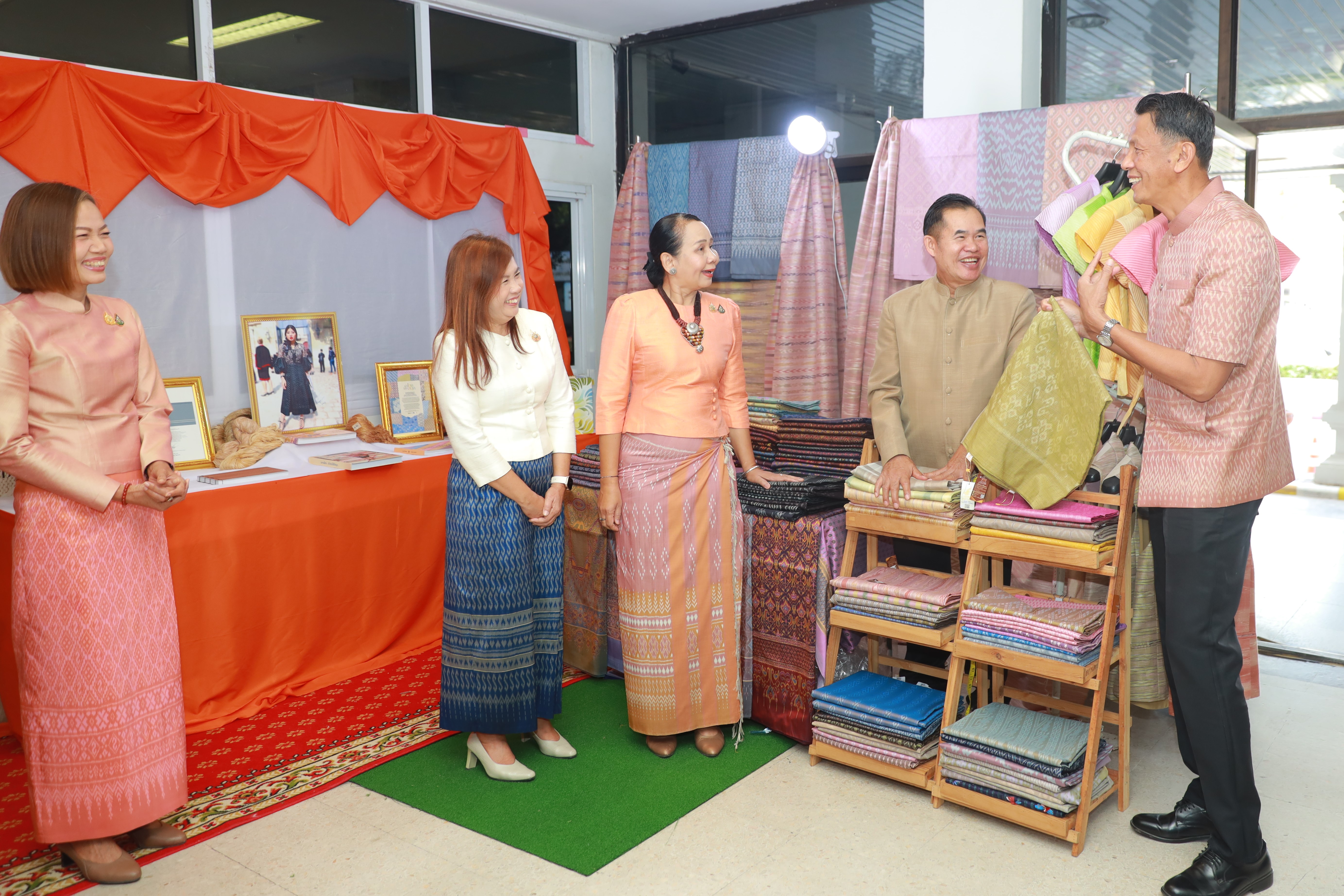 จังหวัดขอนแก่น : จัดกิจกรรมเฉลิมพระเกียรติ เนื่องในโอกาสคล้ายวันประสูติ สมเด็จพระเจ้าลูกเธอ เจ้าฟ้าสิริวัณณวรี นารีรัตนราชกัญญา 8 มกราคม 2568 วันที่ 8 มกราคม 2568 เวลา 10.30 น. ณ ห้องโถงกลาง ศาลากลางจังหวัด ชั้น 1 (หลังเก่า)