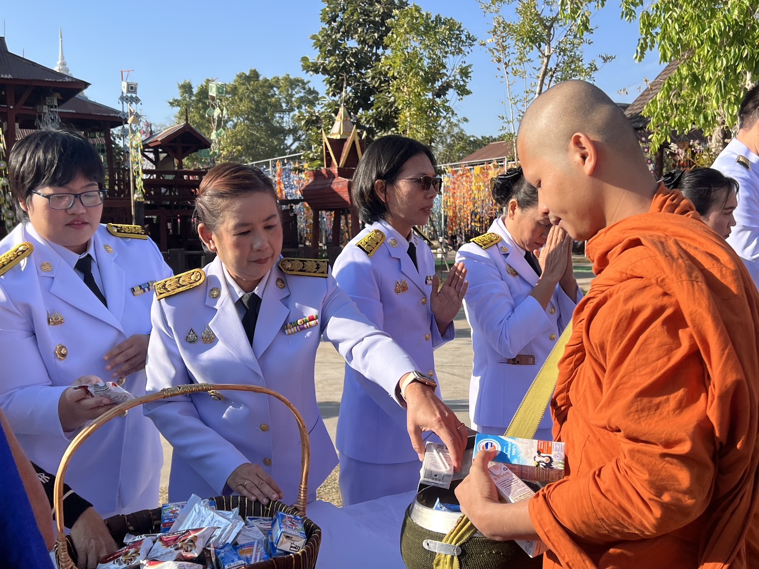 จังหวัดขอนแก่น : ประกอบพิธีเจริญพระพุทธมนต์และพิธีทางศาสนามหามงคลถวายพระราชกุศล พระบาทสมเด็จพระเจ้าอยู่หัว เนื่องในโอกาสพระราชพิธีสมมงคล พระชนมายุเท่าพระบาทสมเด็จพระพุทธยอดฟ้าจุฬาโลกมหาราช