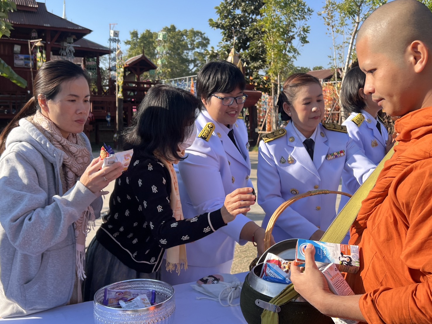 จังหวัดขอนแก่น : ประกอบพิธีเจริญพระพุทธมนต์และพิธีทางศาสนามหามงคลถวายพระราชกุศล พระบาทสมเด็จพระเจ้าอยู่หัว เนื่องในโอกาสพระราชพิธีสมมงคล พระชนมายุเท่าพระบาทสมเด็จพระพุทธยอดฟ้าจุฬาโลกมหาราช
