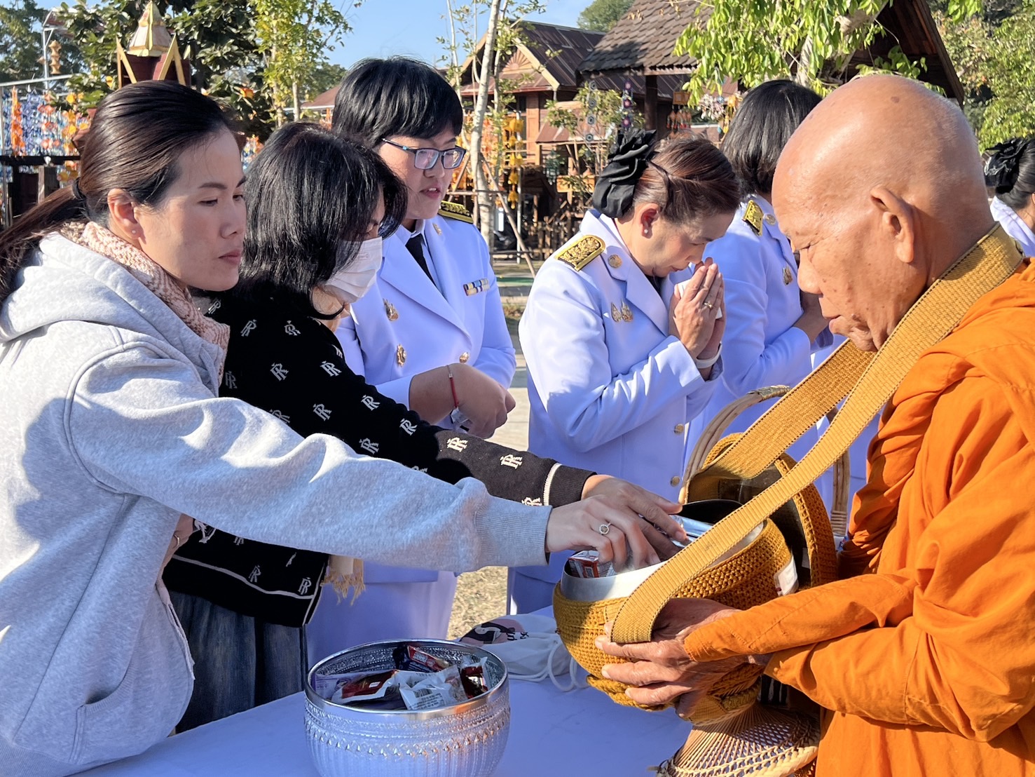 จังหวัดขอนแก่น : ประกอบพิธีเจริญพระพุทธมนต์และพิธีทางศาสนามหามงคลถวายพระราชกุศล พระบาทสมเด็จพระเจ้าอยู่หัว เนื่องในโอกาสพระราชพิธีสมมงคล พระชนมายุเท่าพระบาทสมเด็จพระพุทธยอดฟ้าจุฬาโลกมหาราช