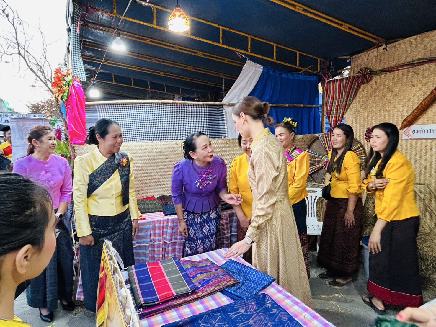 จังหวัดขอนแก่น : ต้อนรับรัฐมนตรีช่วยว่าการกระทรวงมหาดไทย (นางสาว ชาบีดา ไทยเศรษฐ์) ประธานในงาน “ประเพณีบุญกุ้มข้าวใหญ่และของดีอำเภอบ้านไผ่ ประจำปี 2568