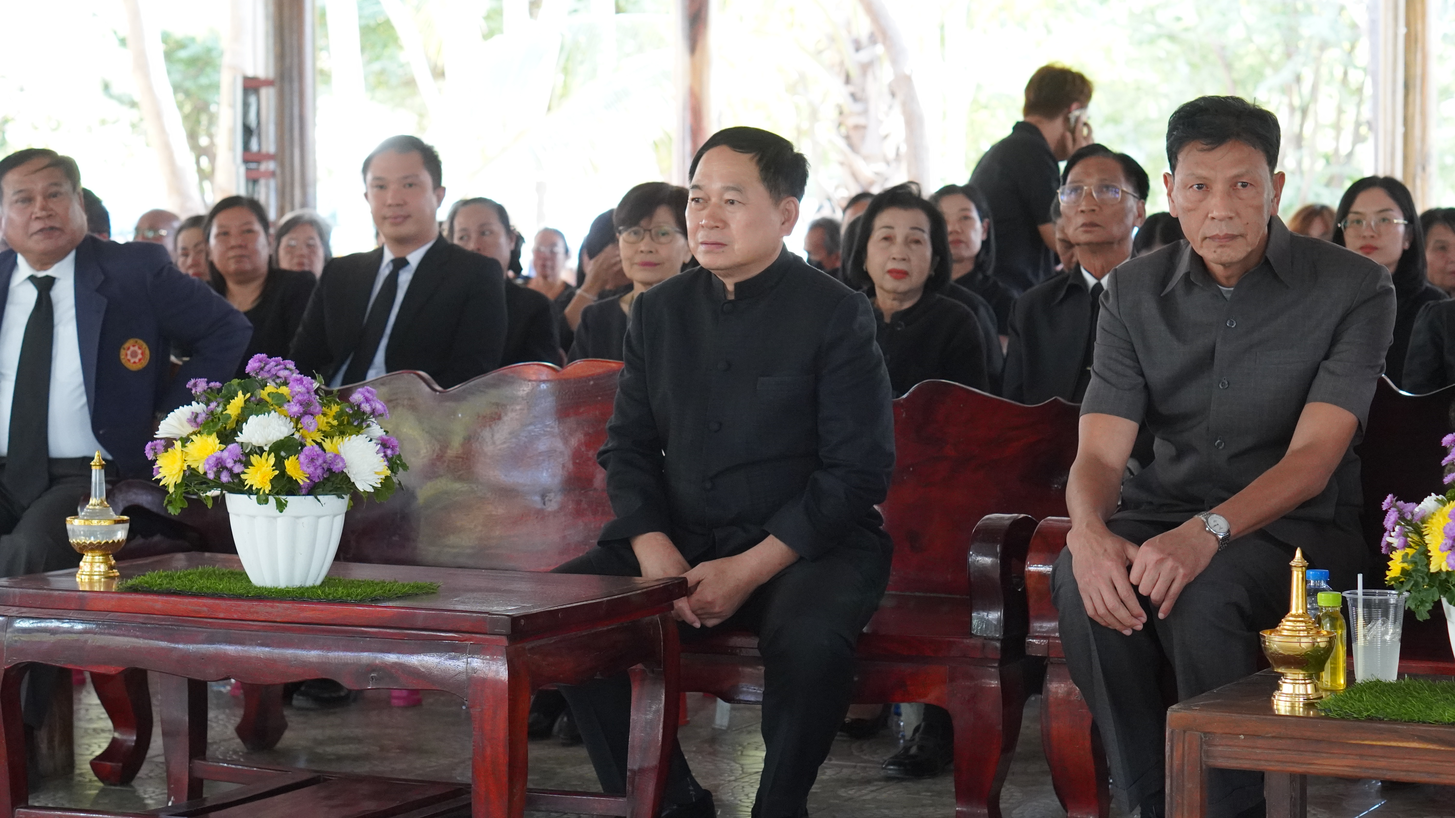 พช.ขอนแก่น : ร่วมพิธีบำเพ็ญกุศลทอดผ้าไตรบังสุกุลในพิธีฌาปนกิจศพ คุณพ่อสมบท มีด้วง บิดาของนางจิรภา เชื้อดวงผุยพัฒนาการจังหวัดขอนแก่น สำนักงานพัฒนาชุมชนจังหวัดขอนแก่น