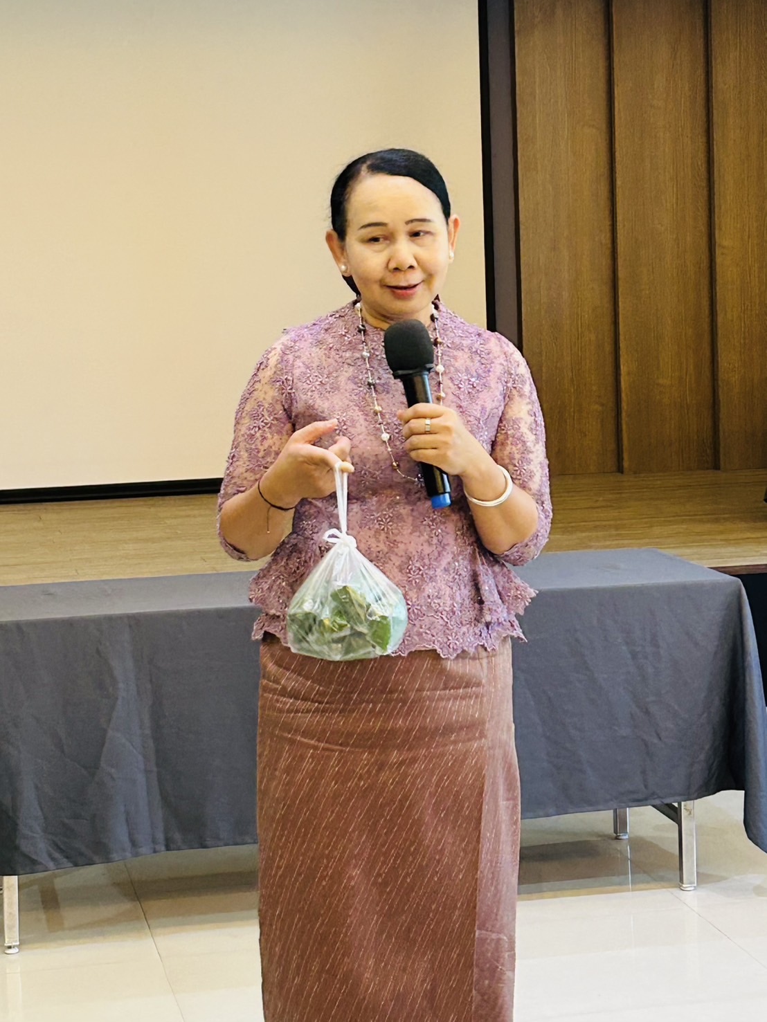 พช.ขอนแก่น : จัดประชุมเชิงปฏิบัติการผู้ผลิต ผู้ประกอบการ OTOP กลุ่มปรับตัวสู่การพัฒนา (Quadrant D) ให้มีคุณภาพมาตรฐาน ประจำปีงบประมาณ พ.ศ. 2568