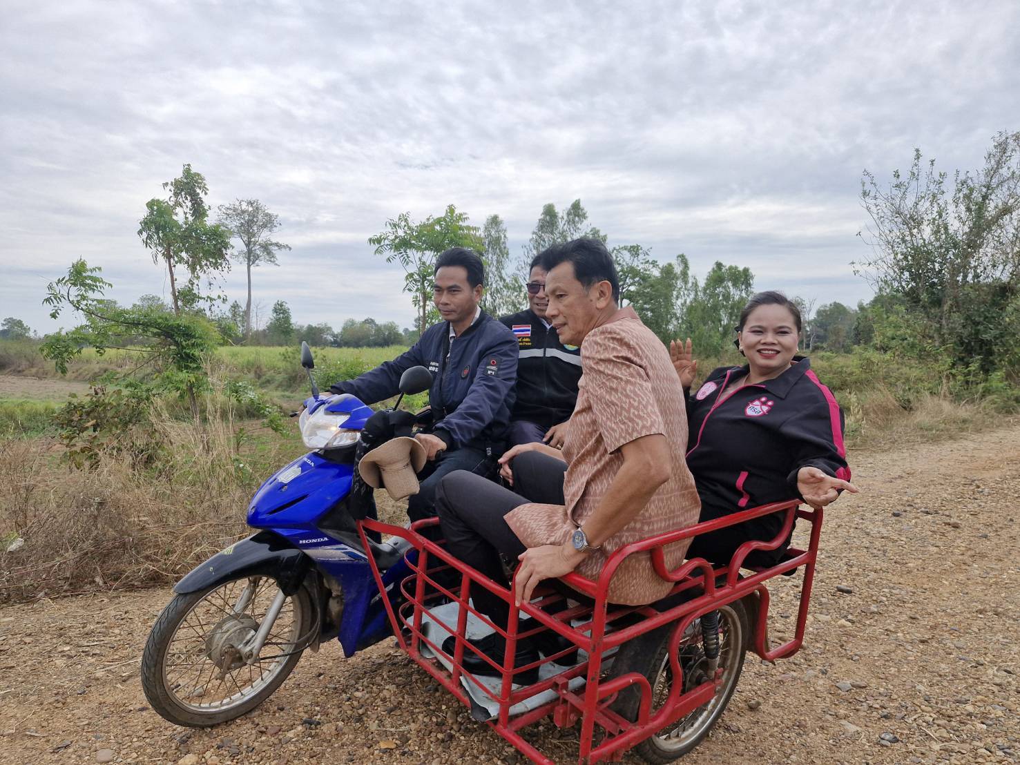 พช.ขอนแก่น : ร่วมพิธีปล่อยพันธุ์ปลา ณ สระน้ำสาธารณะหนองเดิด บ้านหนองแต้ ตำบลบ้านดง อำเภออุบลรัตน์ จังหวัดขอนแก่น