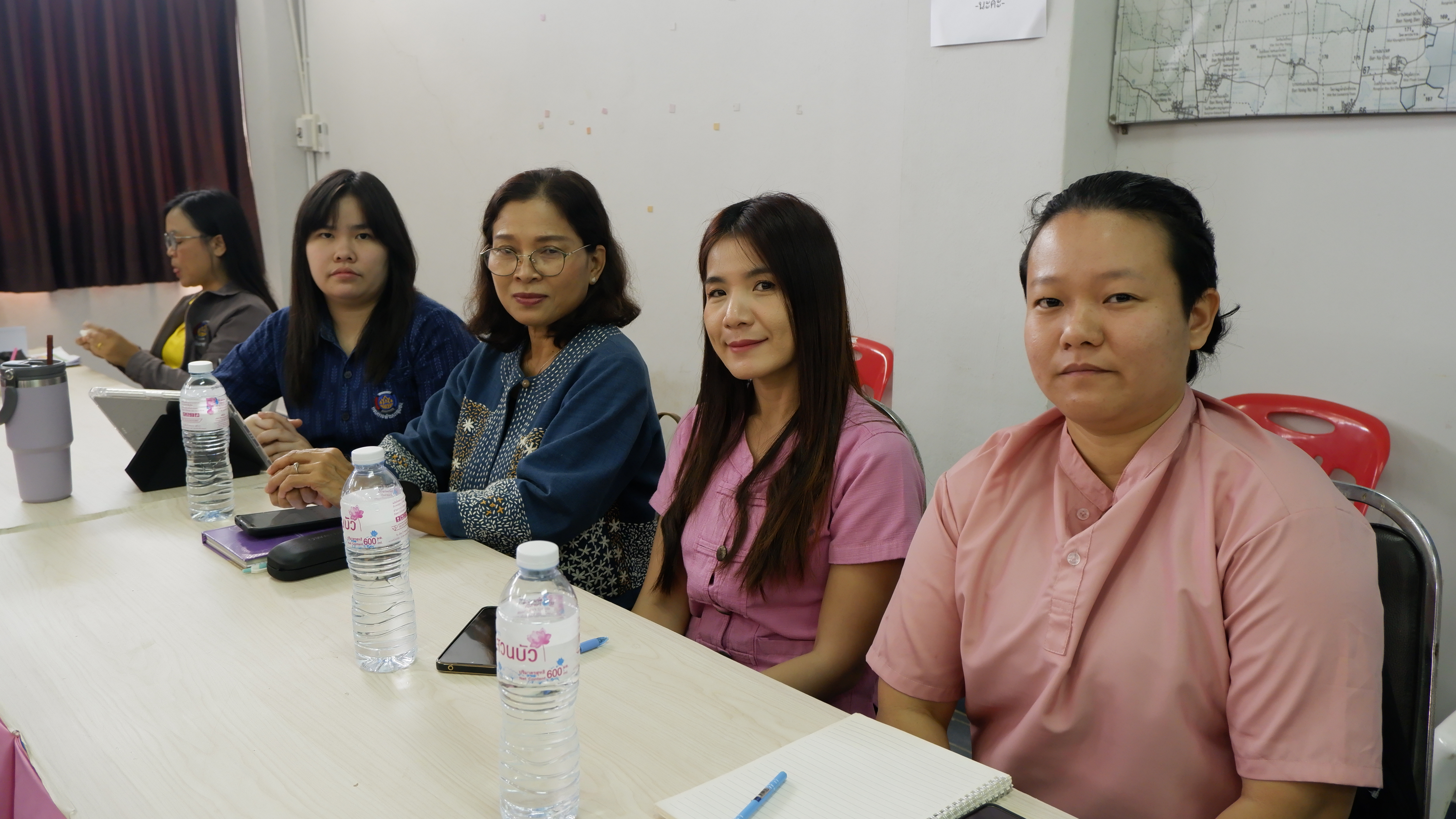 พช.ขอนแก่น : ลงพื้นที่ประชุมเจ้าหน้าที่พัฒนาชุมชนเพื่อติดตามและสนับสนุนการขับเคลื่อนการดำเนินงานตามประเด็นเน้นย้ำของอธิบดีกรมการพัฒนาชุมชน ประจำปี 2568 กลุ่มอำเภอที่ 3