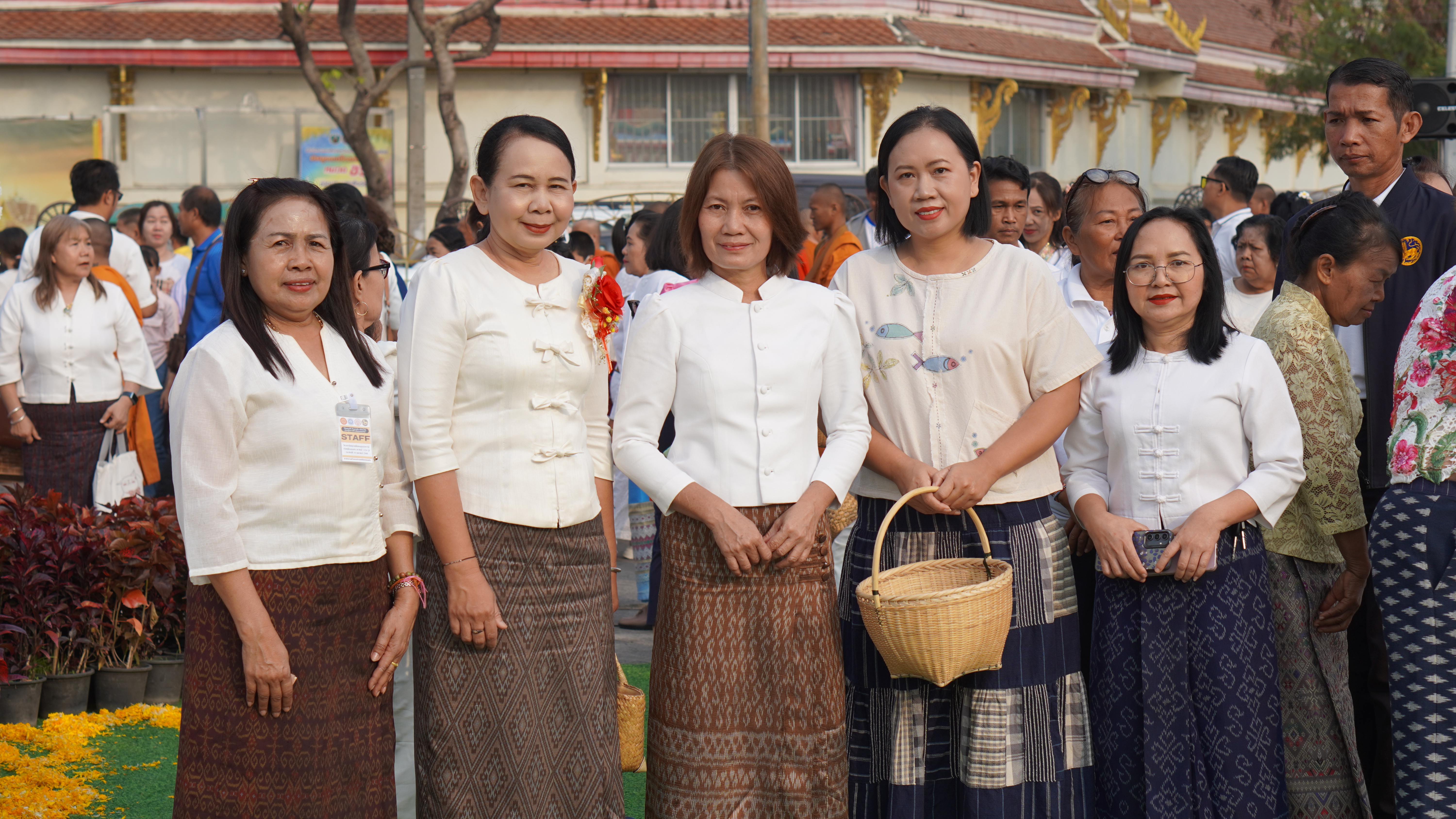 พช.ขอนแก่น : ร่วมทำบุญตักบาตรข้าวสารอาหารแห้ง “บิณฑบาตช่วยผู้ยากไร้” ฉลองครบรอบ 234 ปี เมืองขอนแก่น500 ปี พระพุทธพระลับพระคู่เมือง และเพื่อช่วยเหลือผู้ยากไร้อำเภอเมืองขอนแก่น ตักบาตรพระสงฆ์ 1,234 รูป