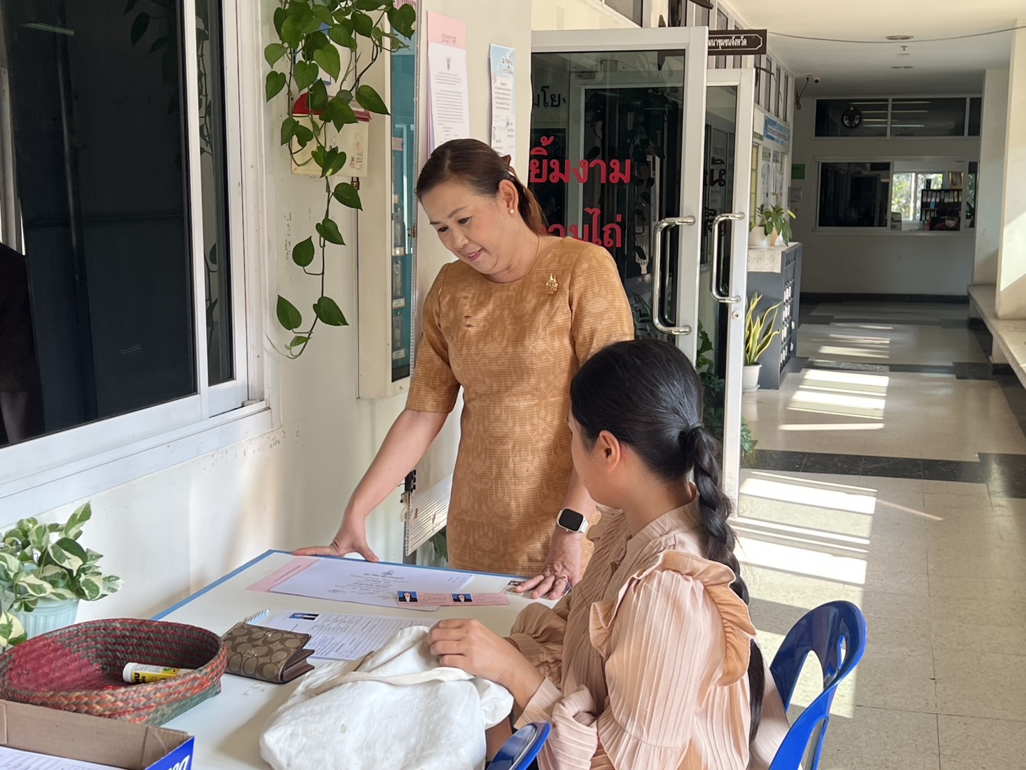 พช.ขอนแก่น : ดำเนินการรับสมัครบุคคลเพื่อสรรหาและเลือกสรรเป็นพนักงานกองทุนพัฒนาบทบาทสตรี สังกัดสำนักงานเลขานุการคณะอนุกรรมการบริหารกองทุนพัฒนาบทบาทสตรีระดับจังหวัด จังหวัดขอนแก่น