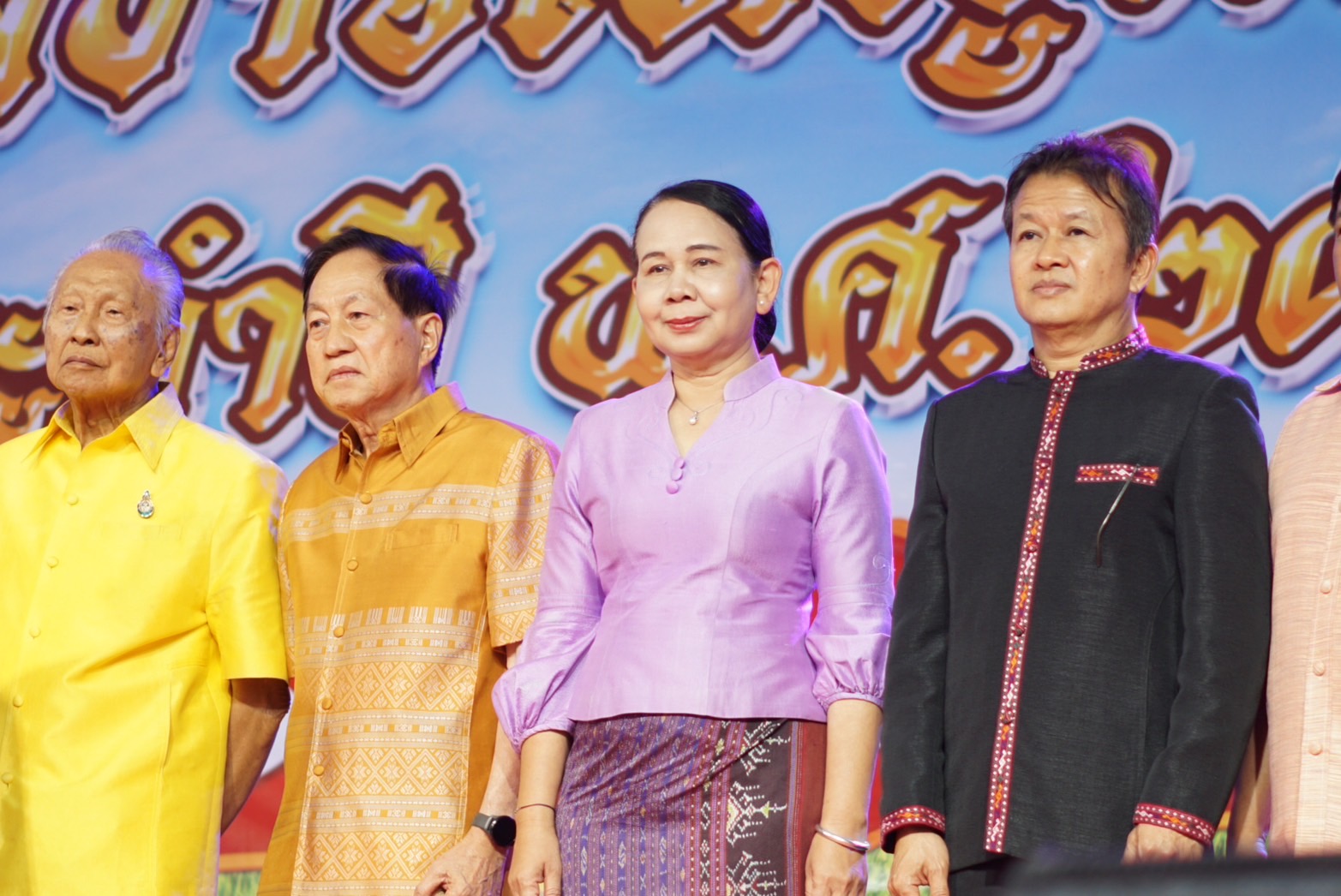 พช.ขอนแก่น : ร่วมพิธีเปิดงานประเพณี “บุญกุ้มข้าวใหญ่ งานกาชาด และการสนับสนุน ศูนย์พักคอยผู้ป่วยยาเสพติด (CI) อำเภอพล” ประจำปี 2568