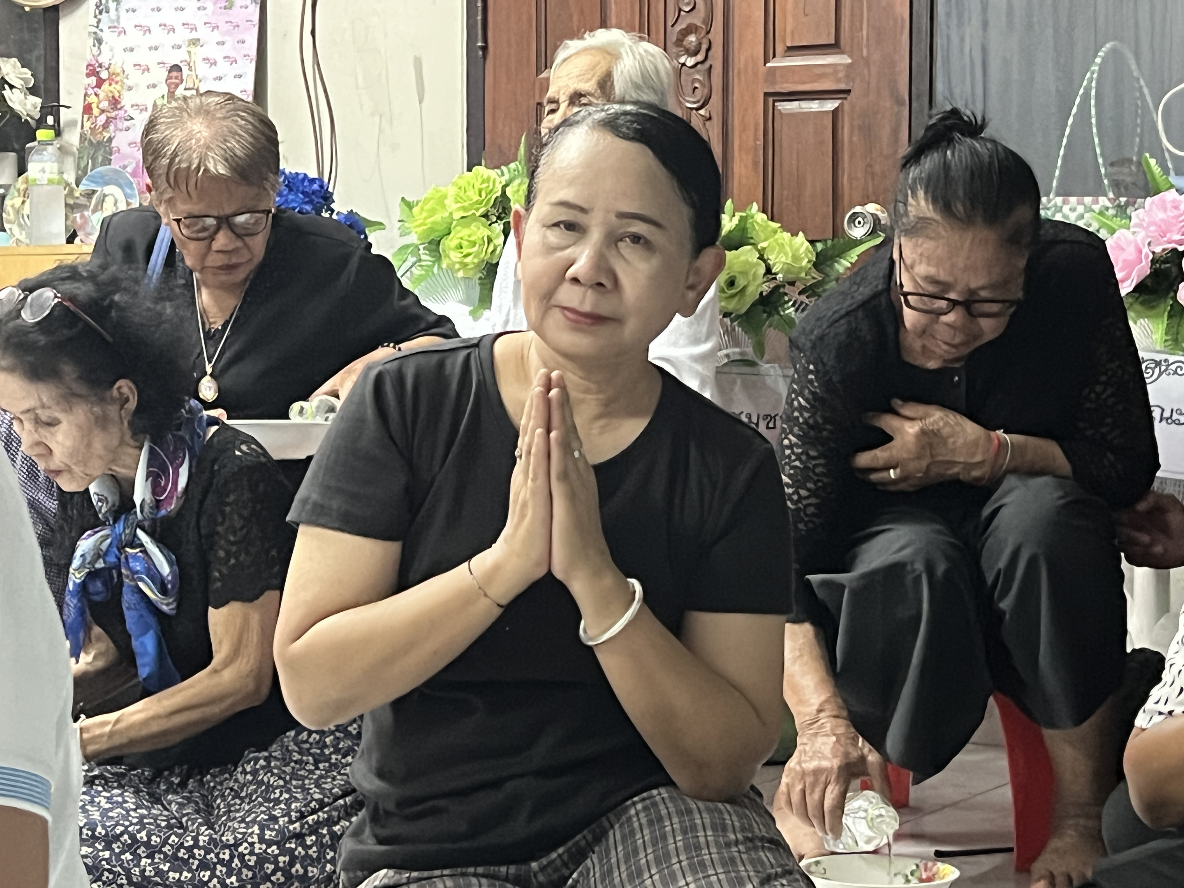 พช.ขอนแก่น : สำนักงานพัฒนาชุมชนจังหวัดขอนแก่น ร่วมเป็นเจ้าภาพฟังสวดพระอภิธรรม คุณพ่อสมบท มีด้วง บิดาของนางจิรภา เชื้อดวงผุยพัฒนาการจังหวัดขอนแก่น สพจ.ขอนแก่น