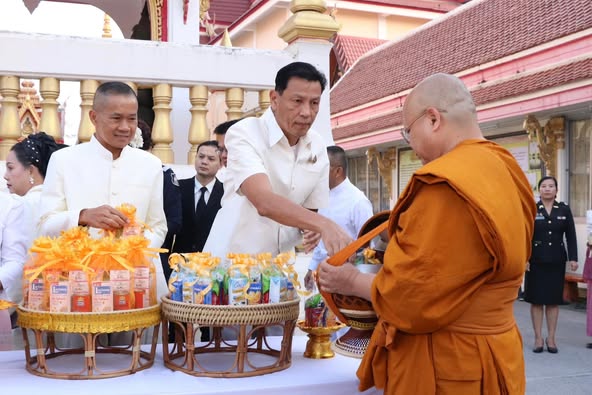 พช.ขอนแก่น : พุทธศาสนิกชนชาวขอนแก่น ร่วมทำบุญตักบาตรเนื่องในวันมาฆบูชา