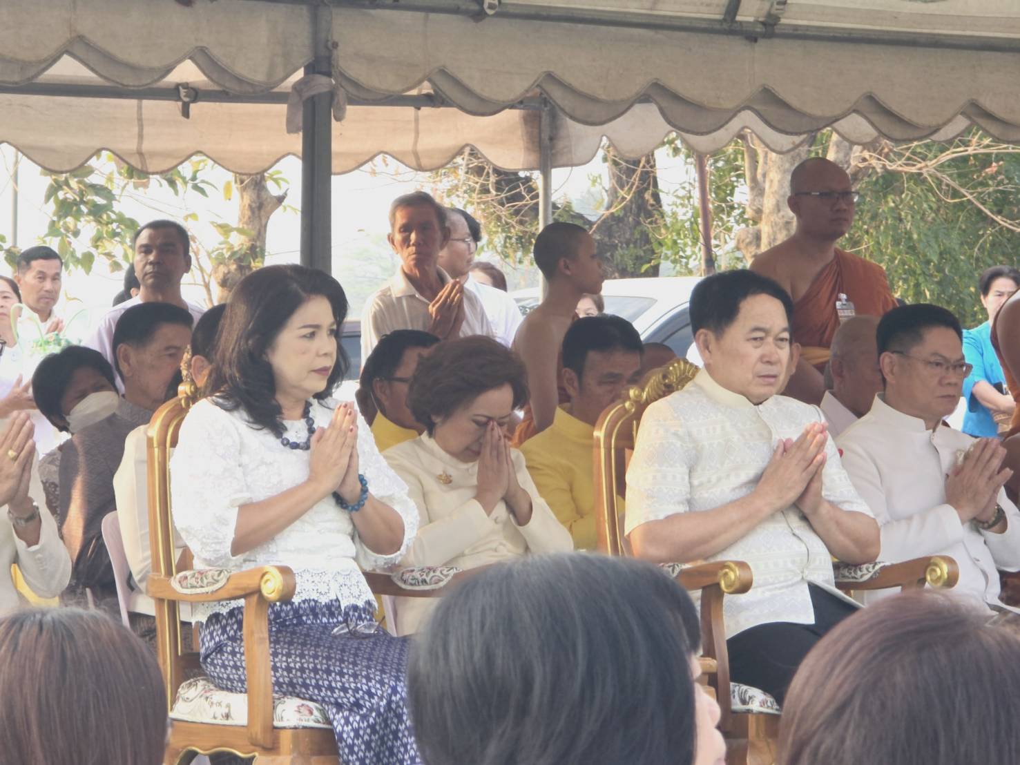 พช.ขอนแก่น : ร่วมทำบุญตักบาตรข้าวสารอาหารแห้ง “บิณฑบาตช่วยผู้ยากไร้” ฉลองครบรอบ 234 ปี เมืองขอนแก่น500 ปี พระพุทธพระลับพระคู่เมือง และเพื่อช่วยเหลือผู้ยากไร้อำเภอเมืองขอนแก่น ตักบาตรพระสงฆ์ 1,234 รูป
