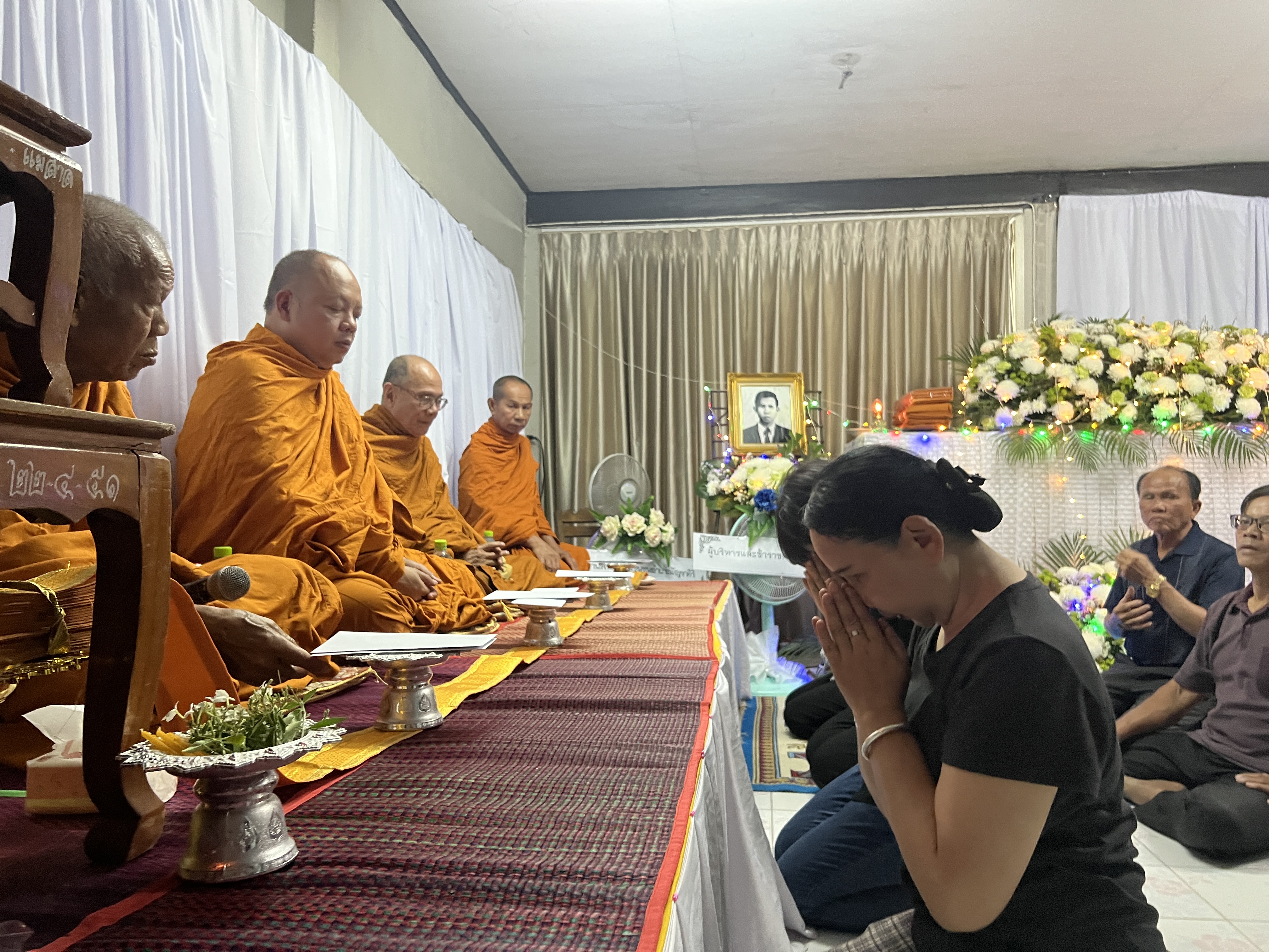 พช.ขอนแก่น : สำนักงานพัฒนาชุมชนจังหวัดขอนแก่น ร่วมเป็นเจ้าภาพฟังสวดพระอภิธรรม คุณพ่อสมบท มีด้วง บิดาของนางจิรภา เชื้อดวงผุยพัฒนาการจังหวัดขอนแก่น สพจ.ขอนแก่น