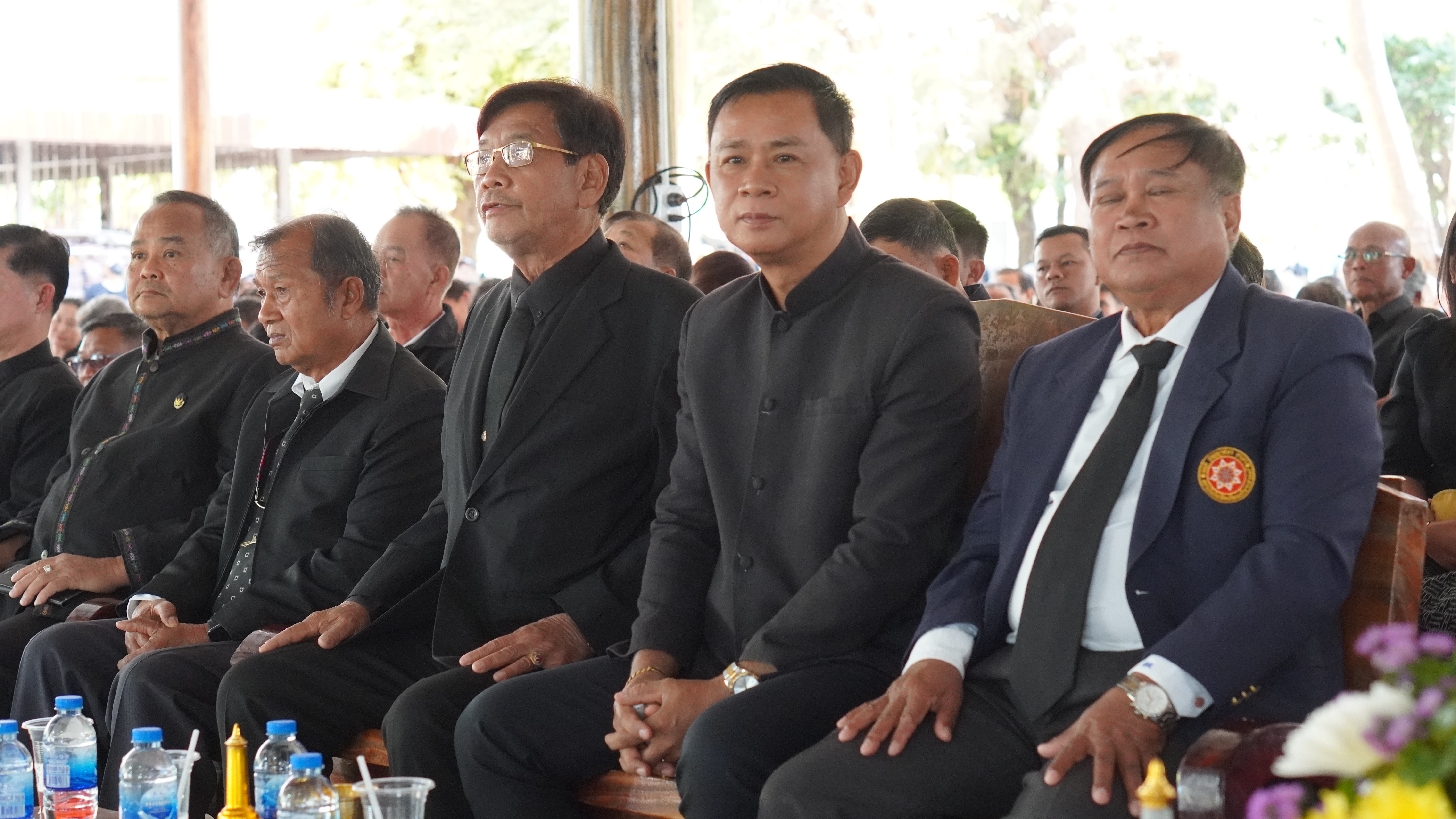 พช.ขอนแก่น : ร่วมพิธีบำเพ็ญกุศลทอดผ้าไตรบังสุกุลในพิธีฌาปนกิจศพ คุณพ่อสมบท มีด้วง บิดาของนางจิรภา เชื้อดวงผุยพัฒนาการจังหวัดขอนแก่น สำนักงานพัฒนาชุมชนจังหวัดขอนแก่น
