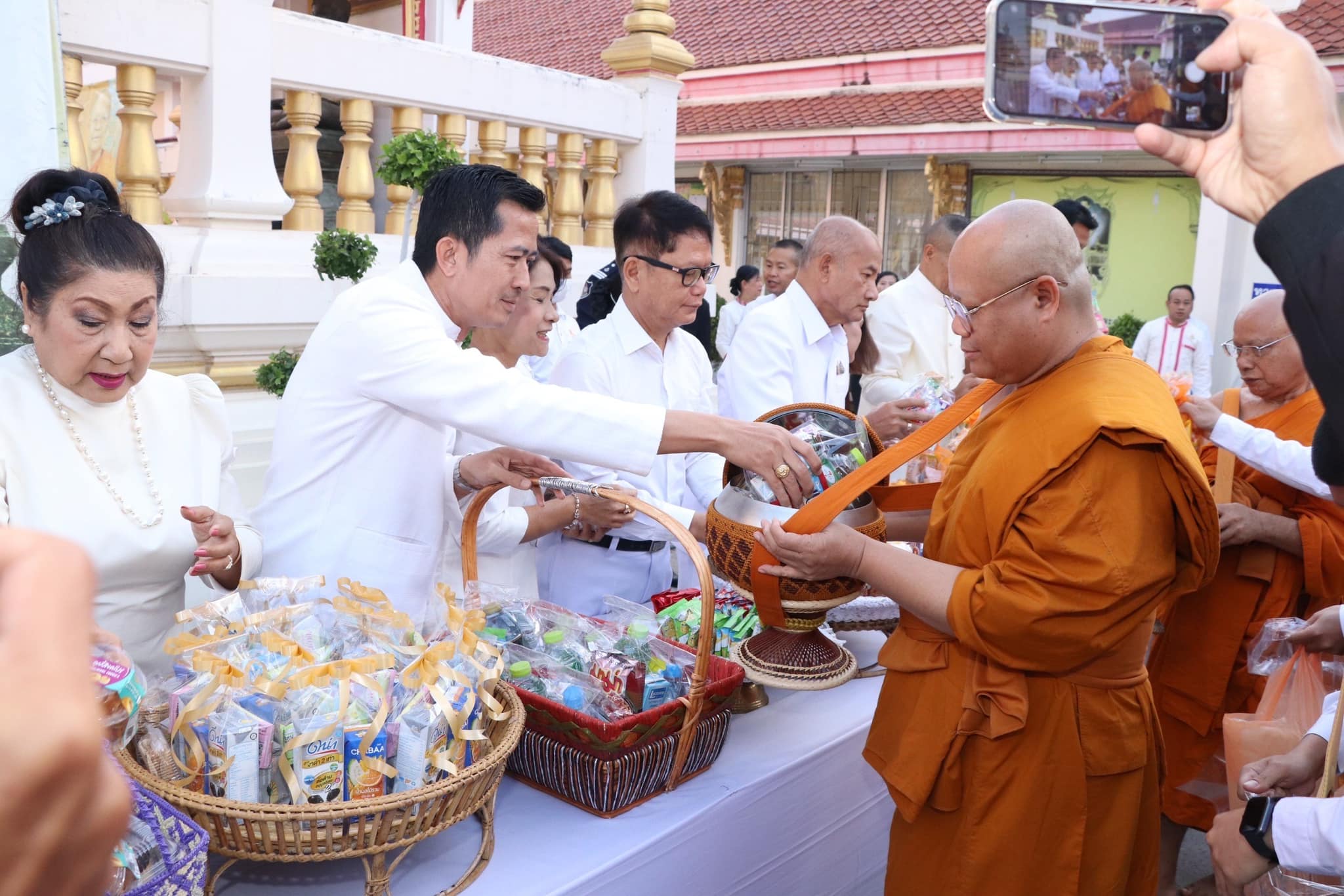 พช.ขอนแก่น : พุทธศาสนิกชนชาวขอนแก่น ร่วมทำบุญตักบาตรเนื่องในวันมาฆบูชา