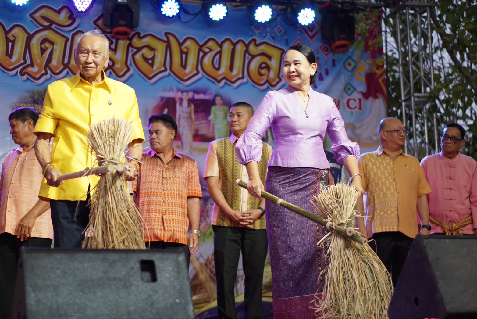 พช.ขอนแก่น : ร่วมพิธีเปิดงานประเพณี “บุญกุ้มข้าวใหญ่ งานกาชาด และการสนับสนุน ศูนย์พักคอยผู้ป่วยยาเสพติด (CI) อำเภอพล” ประจำปี 2568