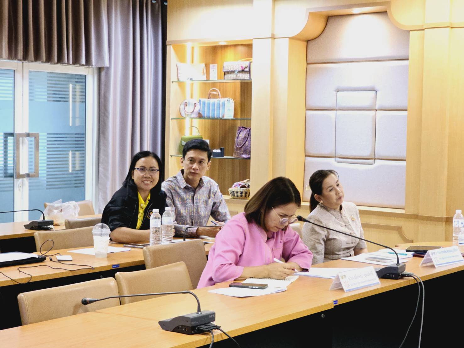 พช.ขอนแก่น : จัดประชุมคณะกรรมการฯ คณะกรรมการดำเนินการสรรหาและเลือกสรรรพนักงานกองทุนพัฒนาบทบาทสตรีและคณะทำงานในการสรรหาและเลือกสรรพนักงานกองทุนพัฒนาบทบาทสตรี สังกัดสำนักงานเลขานุการคณะอนุกรรมการบริหารกองทุนพัฒนาบทบาทสตรี ระดับจังหวัด จังหวัดขอนแก่น ครั้งที่ 1/2568