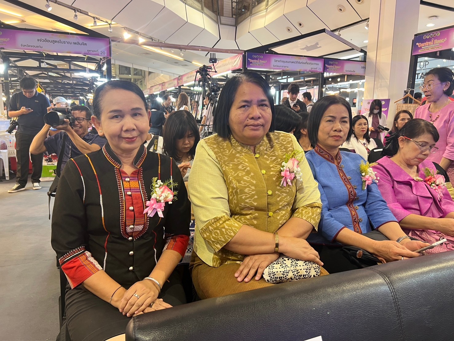พช.ขอนแก่น : ร่วมพิธีเปิดงาน “เกษตรอินทรีย์ วิถีอีสานกลาง : Central Esan Organic Natural & BCG Fair 2025”