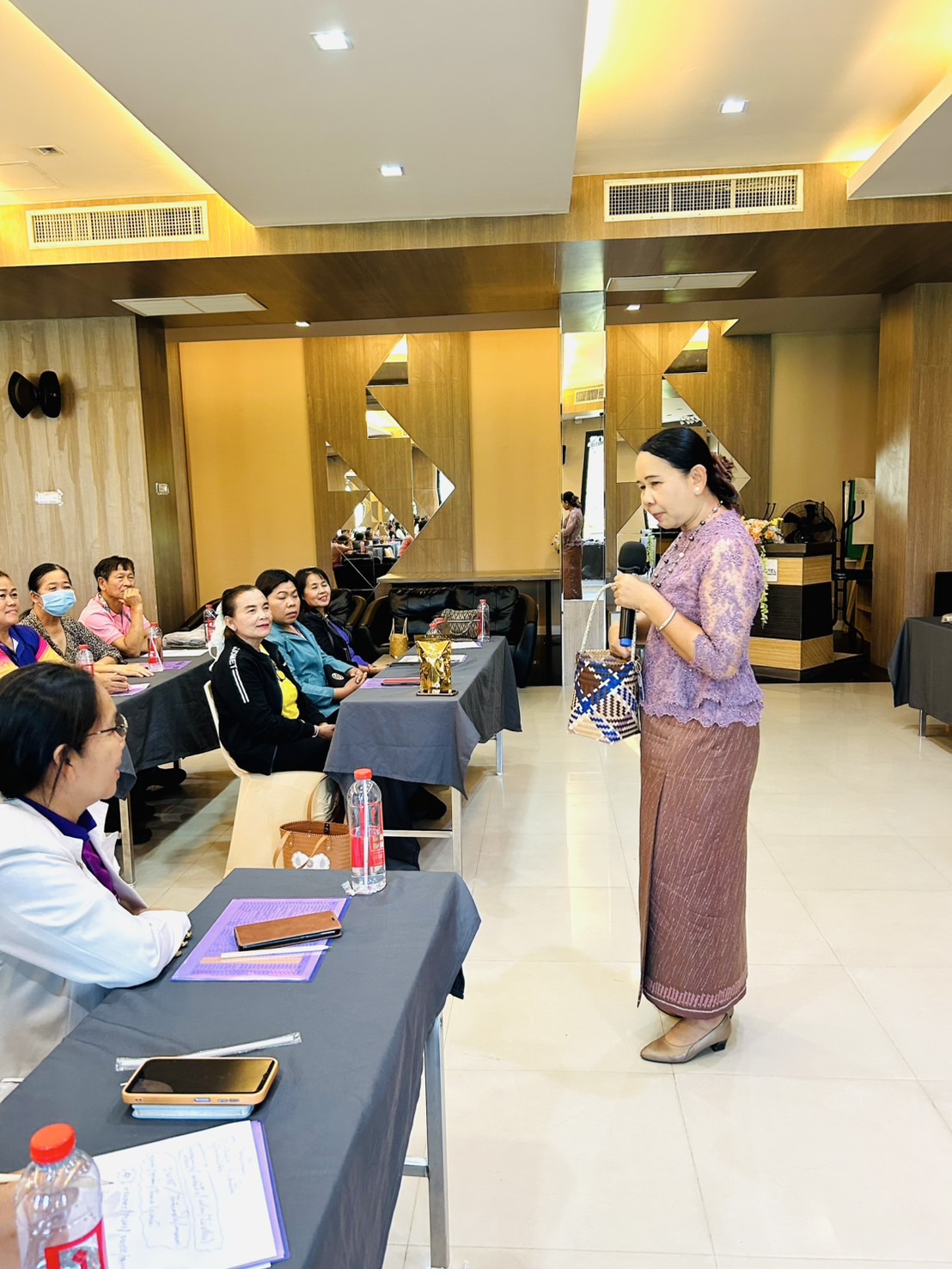 พช.ขอนแก่น : จัดประชุมเชิงปฏิบัติการผู้ผลิต ผู้ประกอบการ OTOP กลุ่มปรับตัวสู่การพัฒนา (Quadrant D) ให้มีคุณภาพมาตรฐาน ประจำปีงบประมาณ พ.ศ. 2568