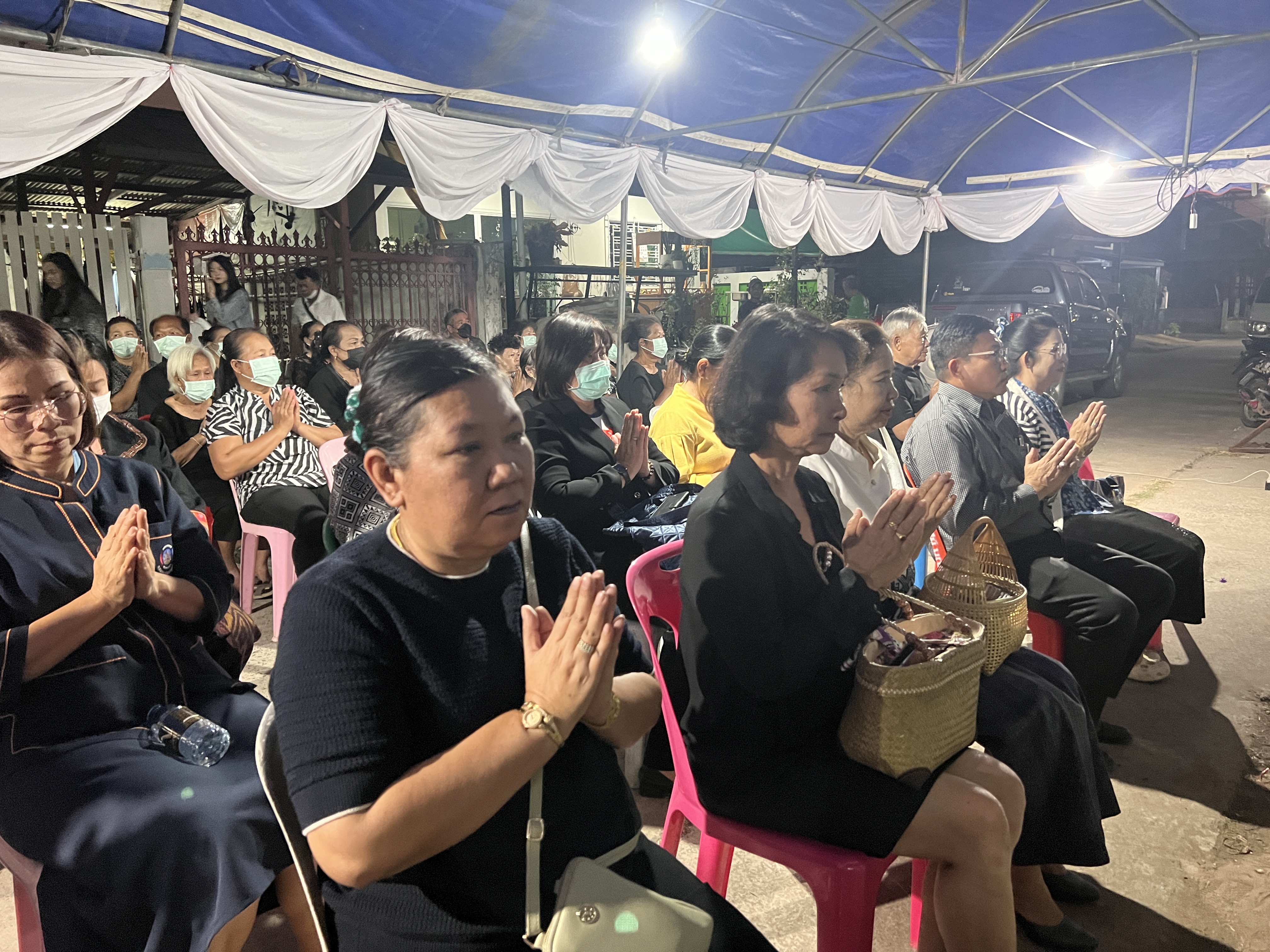 พช.ขอนแก่น : สำนักงานพัฒนาชุมชนจังหวัดขอนแก่น ร่วมเป็นเจ้าภาพฟังสวดพระอภิธรรม คุณพ่อสมบท มีด้วง บิดาของนางจิรภา เชื้อดวงผุยพัฒนาการจังหวัดขอนแก่น สพจ.ขอนแก่น