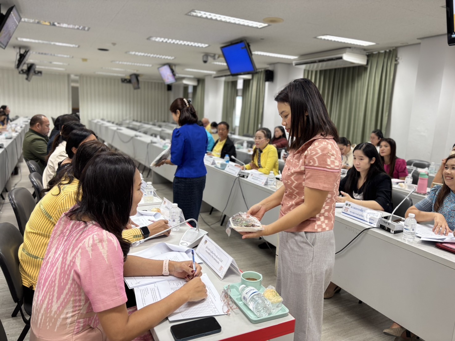 พช.ขอนแก่น : จัดประชุมคณะกรรมการคัดสรรสุดยอดผลิตภัณฑ์ OTOP เด่น จังหวัดขอนแก่น (Provincial Star OTOP : PSO) พ.ศ. 2568 ครั้งที่ 1/2568