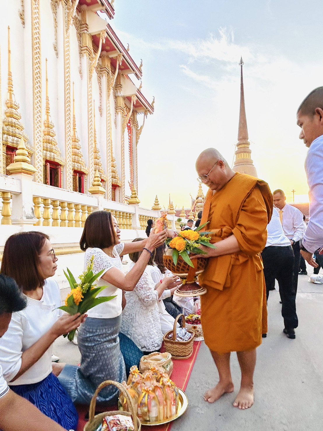 พช.ขอนแก่น : พุทธศาสนิกชนชาวขอนแก่น ร่วมทำบุญตักบาตรเนื่องในวันมาฆบูชา