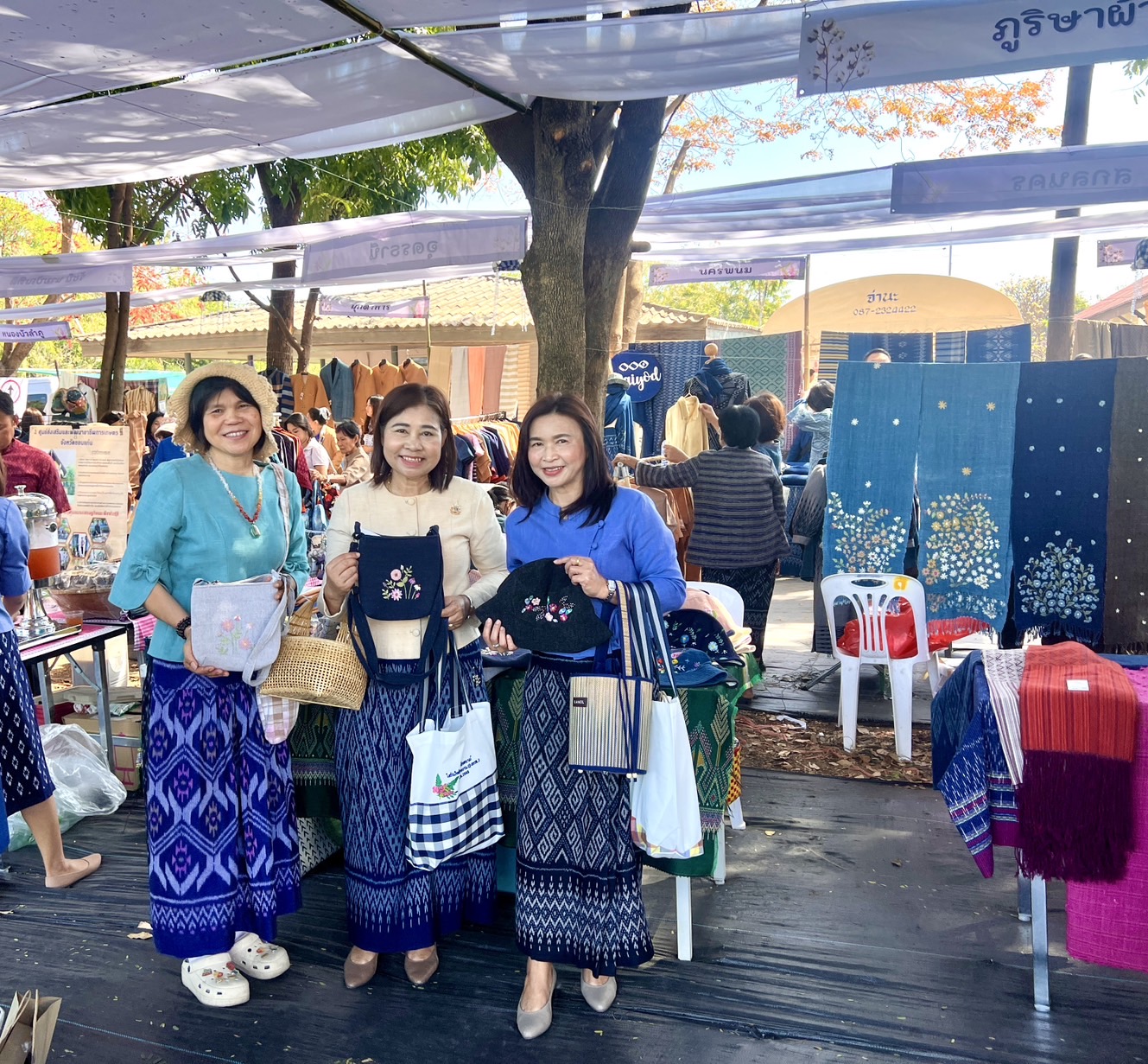 พช.ขอนแก่น : ร่วมงานเปิดบ้านงานวิจัยฝ้ายคราม “เส้นใยฝ้าย สายใยคราม ดอกฝ้ายบาน ณ สวพ.3” สร้างมูลค่าเพิ่มผ้าทอมืออีสาน สู่ Soft Power ระดับภูมิภาค