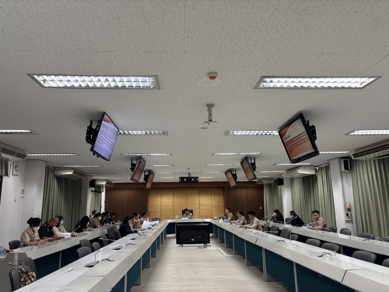 พช.ขอนแก่น : ร่วมประชุมคณะทำงานด้านการจัดการพลังงานภายในอาคารศาลากลางจังหวัดขอนแก่น โครงการส่งเสริมและกำกับดูแลอาคารควบควบคุมภาครัฐ