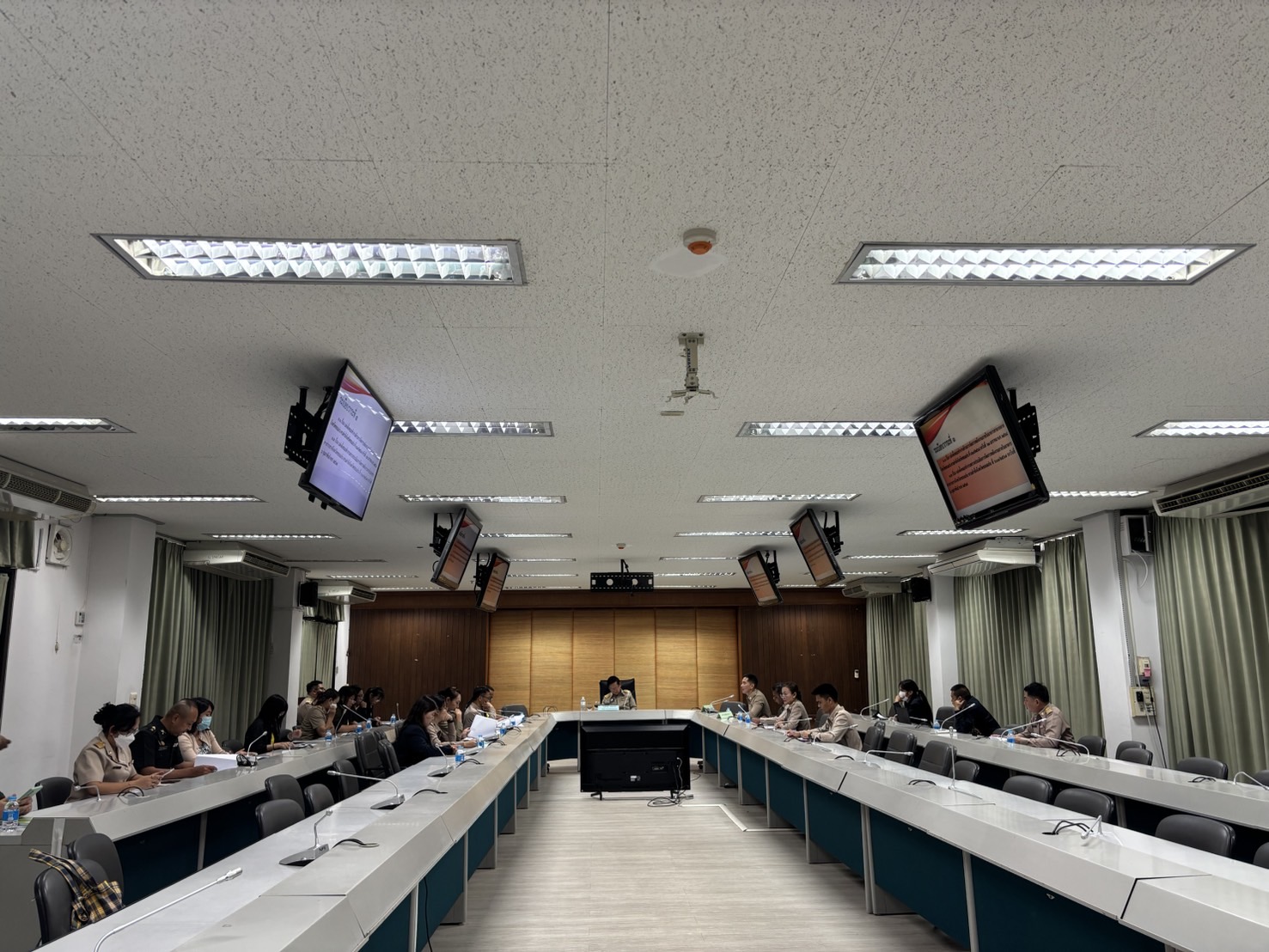 พช.ขอนแก่น : ร่วมประชุมคณะทำงานด้านการจัดการพลังงานภายในอาคารศาลากลางจังหวัดขอนแก่น โครงการส่งเสริมและกำกับดูแลอาคารควบควบคุมภาครัฐ