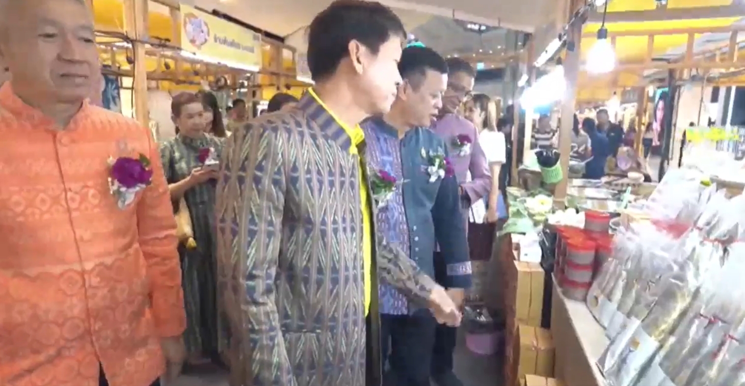 พช.ขอนแก่น : ร่วมเจรจาจับคู่ธุรกิจกับผู้ประกอบการจากจังหวัดสุราษฎร์ธานีและร่วมเป็นเกียรติในพิธีเปิดงาน “ของดีเมืองสุราษฎร์”