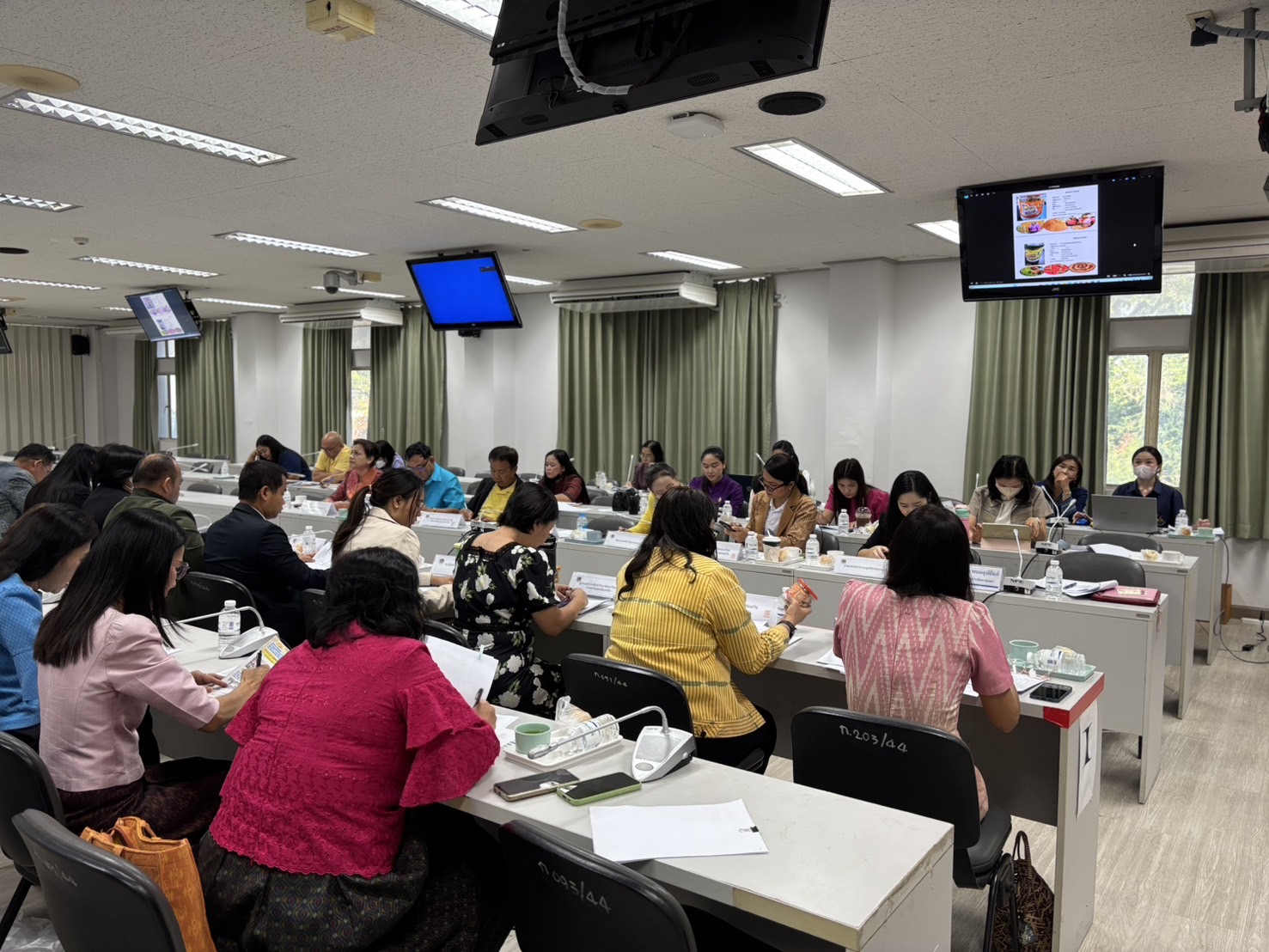 พช.ขอนแก่น : จัดประชุมคณะกรรมการคัดสรรสุดยอดผลิตภัณฑ์ OTOP เด่น จังหวัดขอนแก่น (Provincial Star OTOP : PSO) พ.ศ. 2568 ครั้งที่ 1/2568