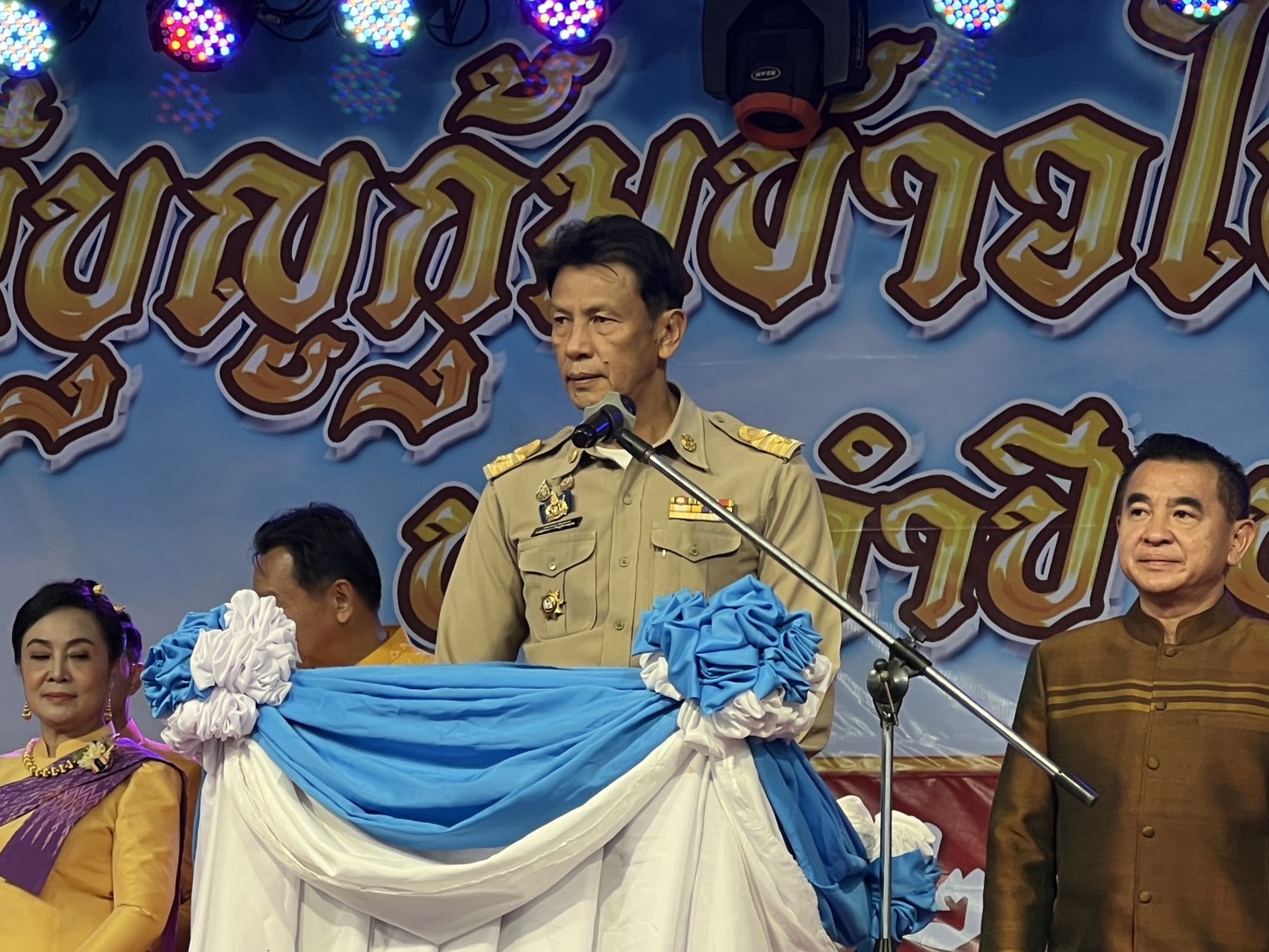 พช.ขอนแก่น : ร่วมพิธีเปิดงานประเพณี “บุญกุ้มข้าวใหญ่ งานกาชาด และการสนับสนุน ศูนย์พักคอยผู้ป่วยยาเสพติด (CI) อำเภอพล” ประจำปี 2568