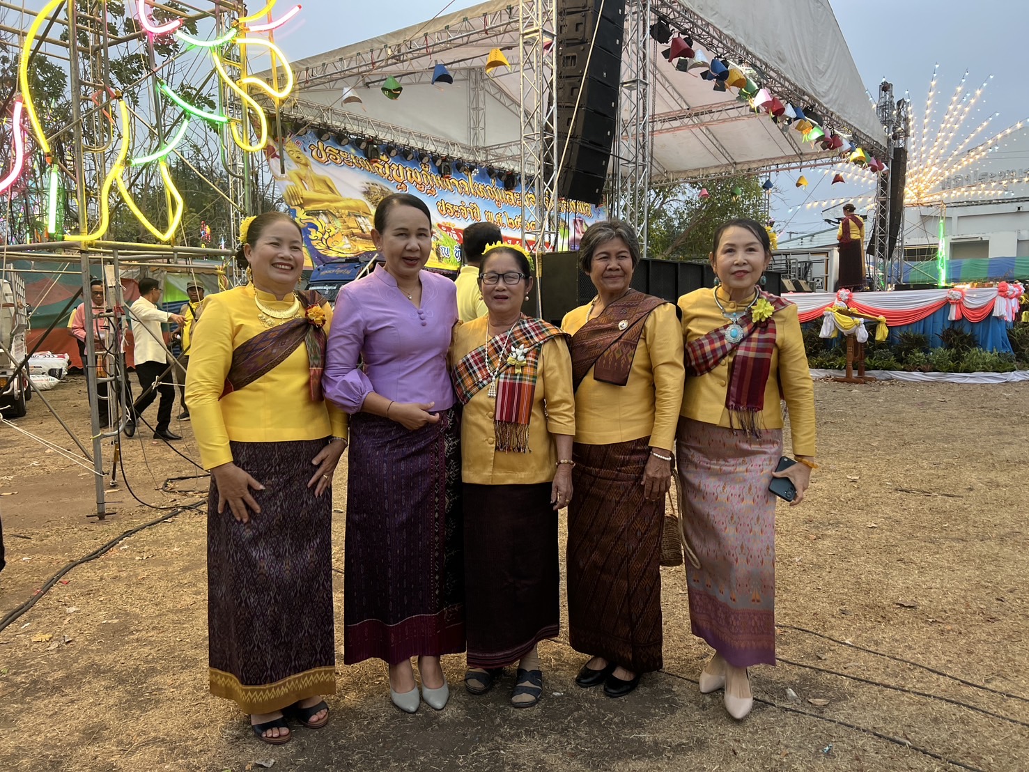 พช.ขอนแก่น : ร่วมพิธีเปิดงานประเพณี “บุญกุ้มข้าวใหญ่ งานกาชาด และการสนับสนุน ศูนย์พักคอยผู้ป่วยยาเสพติด (CI) อำเภอพล” ประจำปี 2568