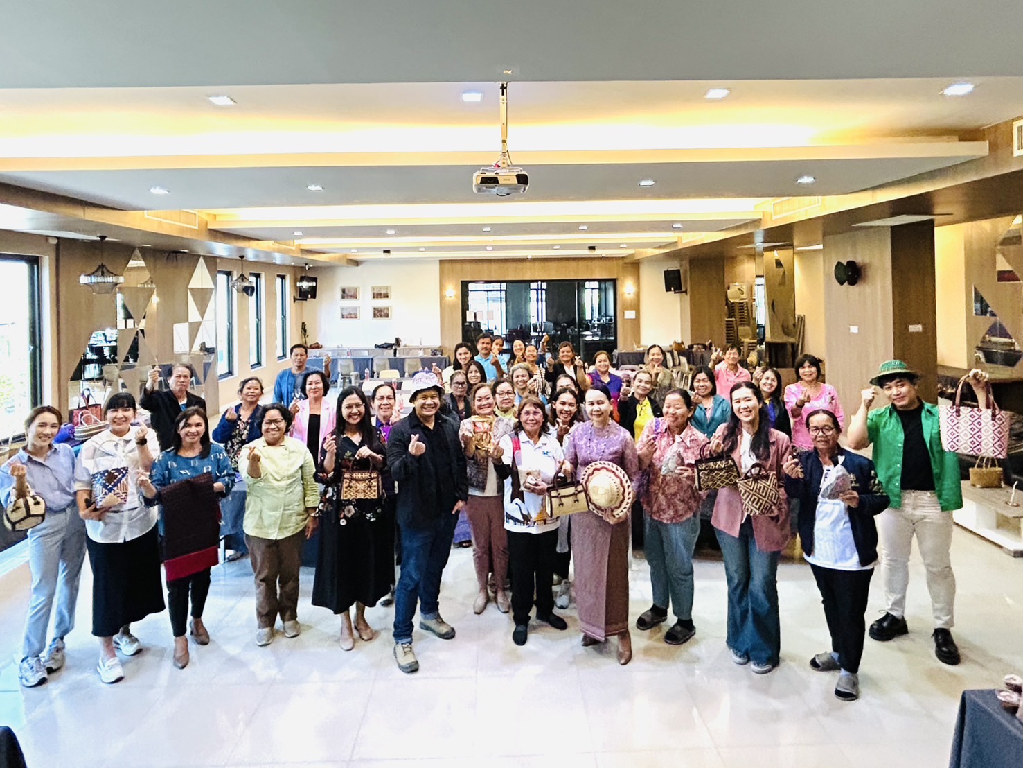 พช.ขอนแก่น : จัดประชุมเชิงปฏิบัติการผู้ผลิต ผู้ประกอบการ OTOP กลุ่มปรับตัวสู่การพัฒนา (Quadrant D) ให้มีคุณภาพมาตรฐาน ประจำปีงบประมาณ พ.ศ. 2568