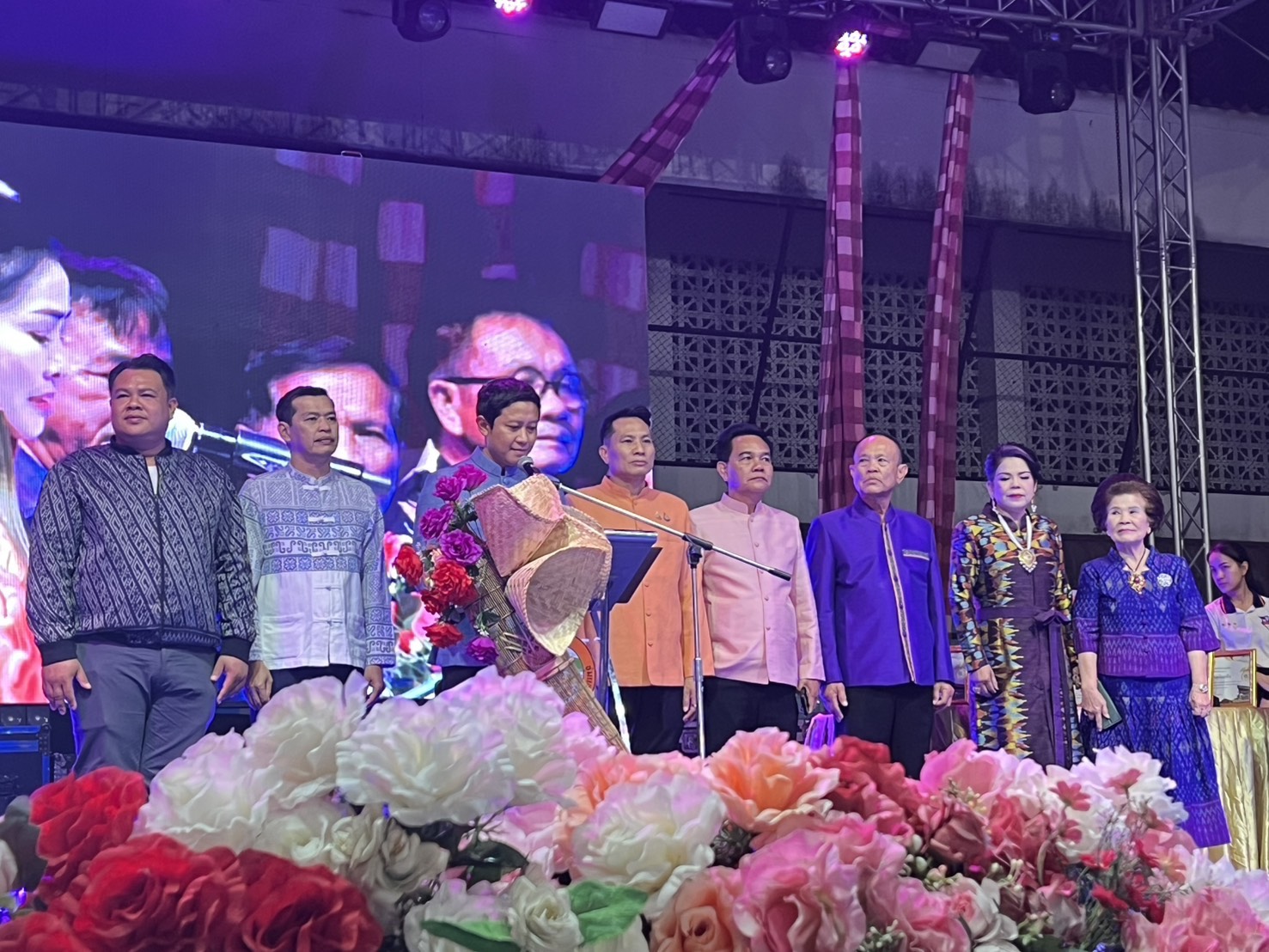 พช.ขอนแก่น : ร่วมงานประเพณีกาชาดประจำปี รวมของดีเมืองชุมแพ ประจำปี 2568 “กิจกรรมพาแลง เดินแบบการกุศลและการประกวดนางสาวชุมแพ”