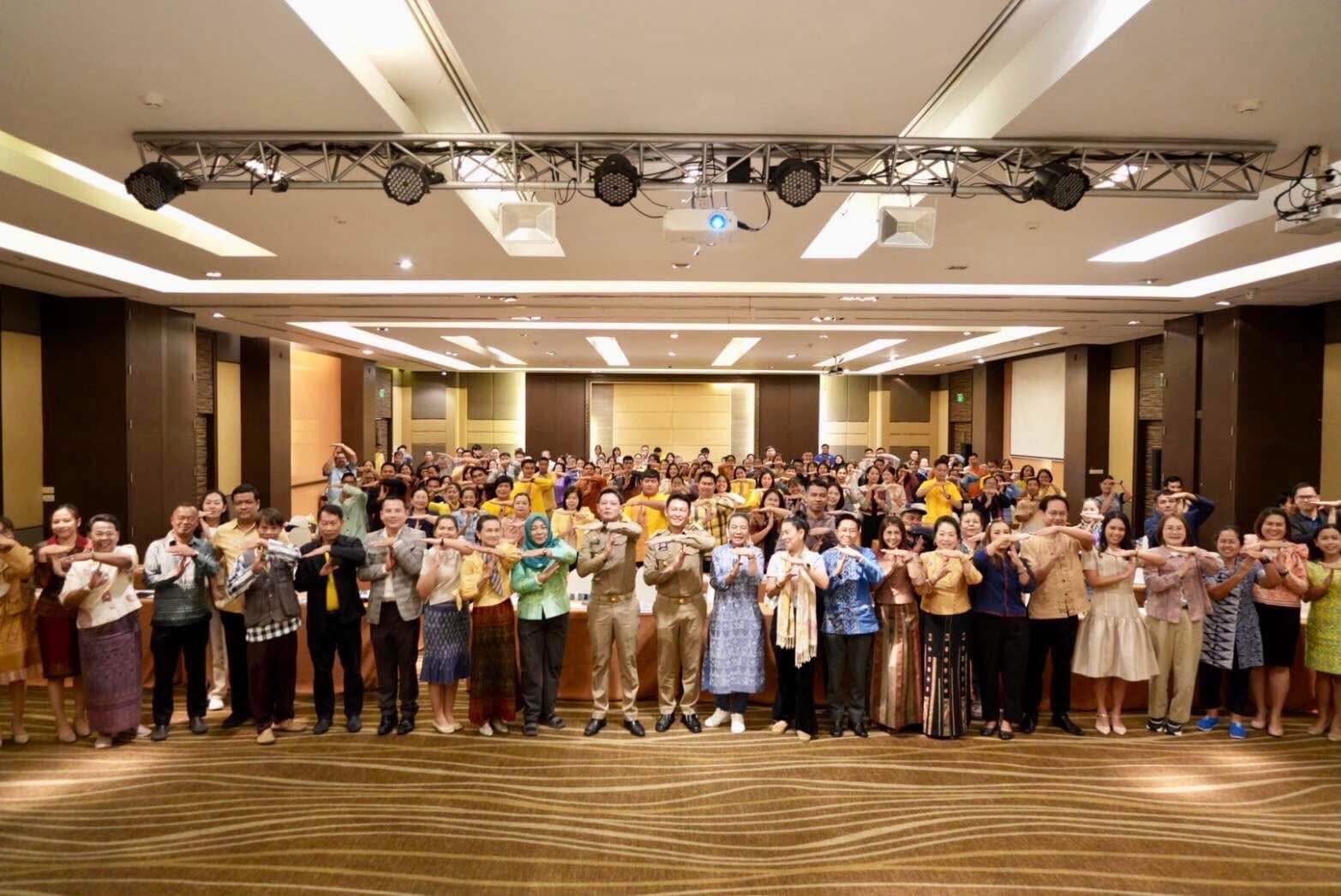 พช.ขอนแก่น : ร่วมประชุมโครงการพัฒนาศักยภาพเครือข่ายอาชีพ และผู้ผลิต ผู้ประกอบการ หนึ่งตำบล หนึ่งผลิตภัณฑ์