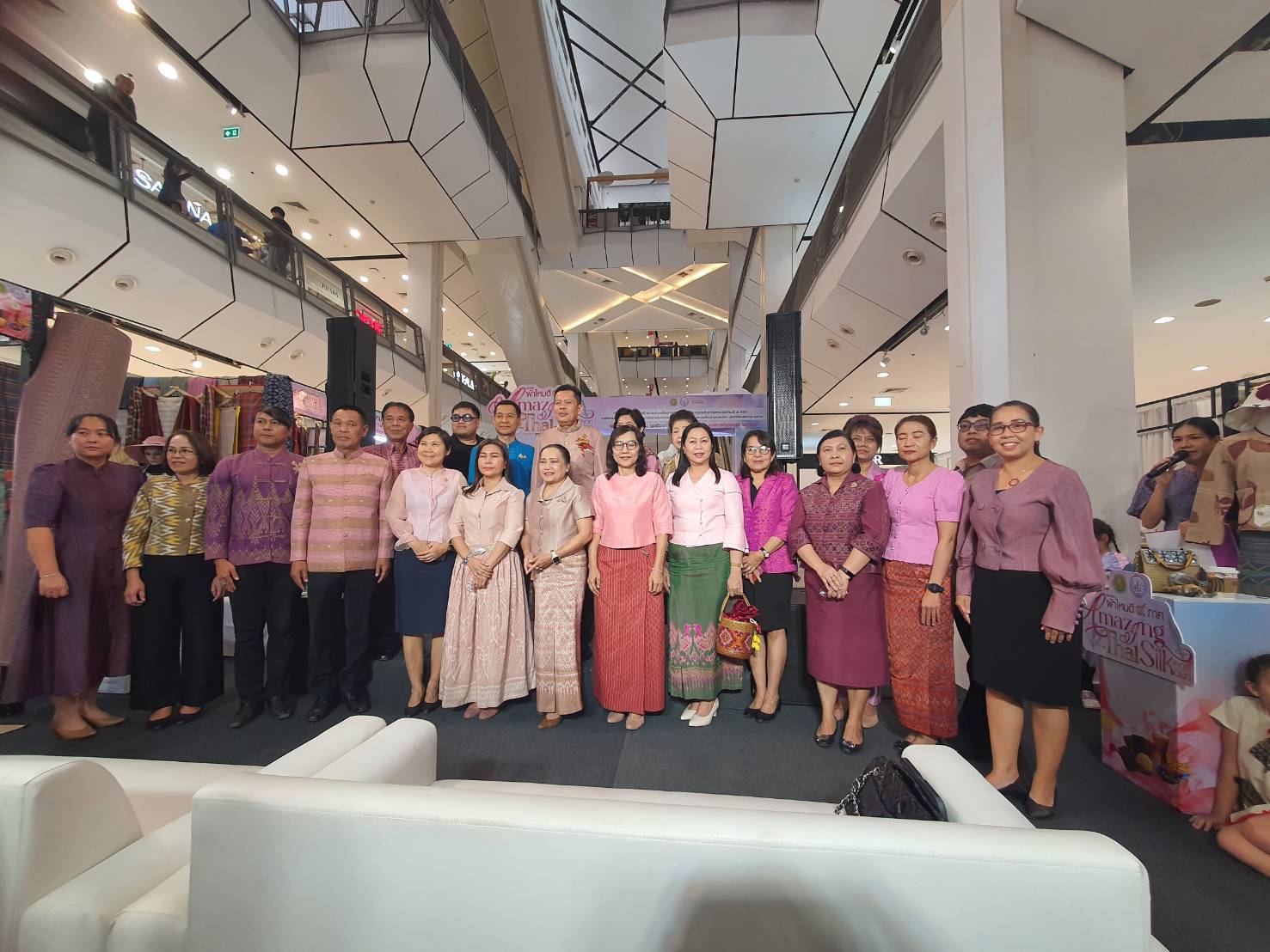 พช.ขอนแก่น : ร่วมพิธีเปิดงาน “มหกรรมผ้าไหมดี 4 ภาค : Amazing Thai Silk @KhonKaen” (โครงการประชาสัมพันธ์และส่งเสริมการจำหน่ายผ้าไหมและผลิตภัณฑ์หม่อนไหมดี 4 ภาค)