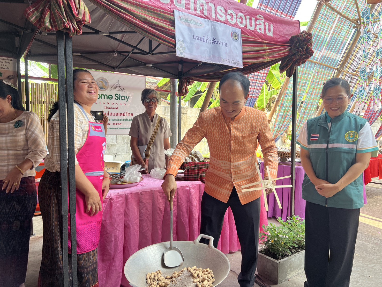 จังหวัดขอนแก่น : อำเภอสีชมพู เปิดหมู่บ้านท่องเที่ยวเชิงสร้างสรรค์ ชูอัตลักษณ์ชุมชนดึงดูดนักท่องเที่ยวสัมผัสกับเสน่ห์บ้านโคกไม้งาม
